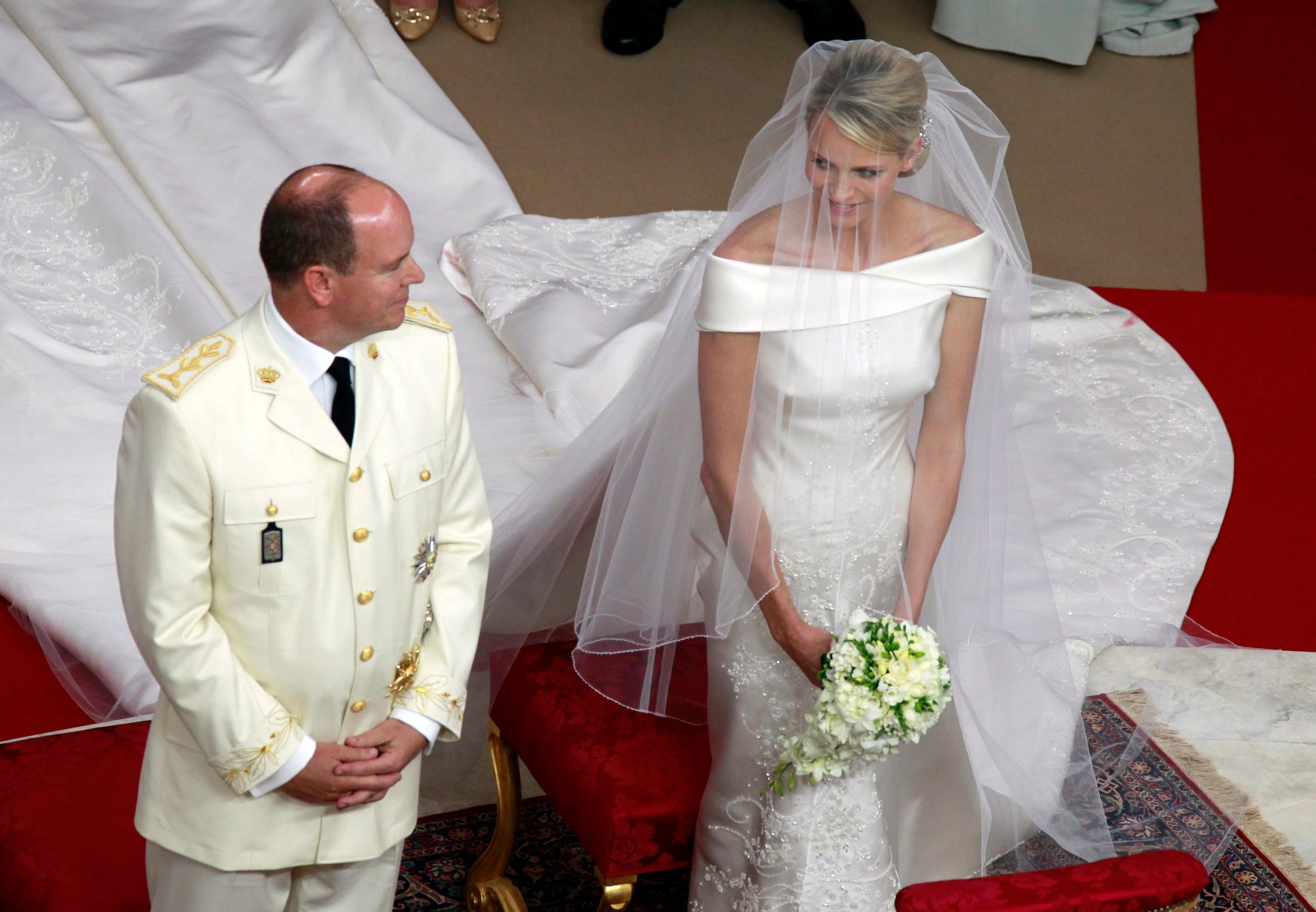 Giorgio Armani mocht de bruidsjurk van prinses Charlene ontwerpen.