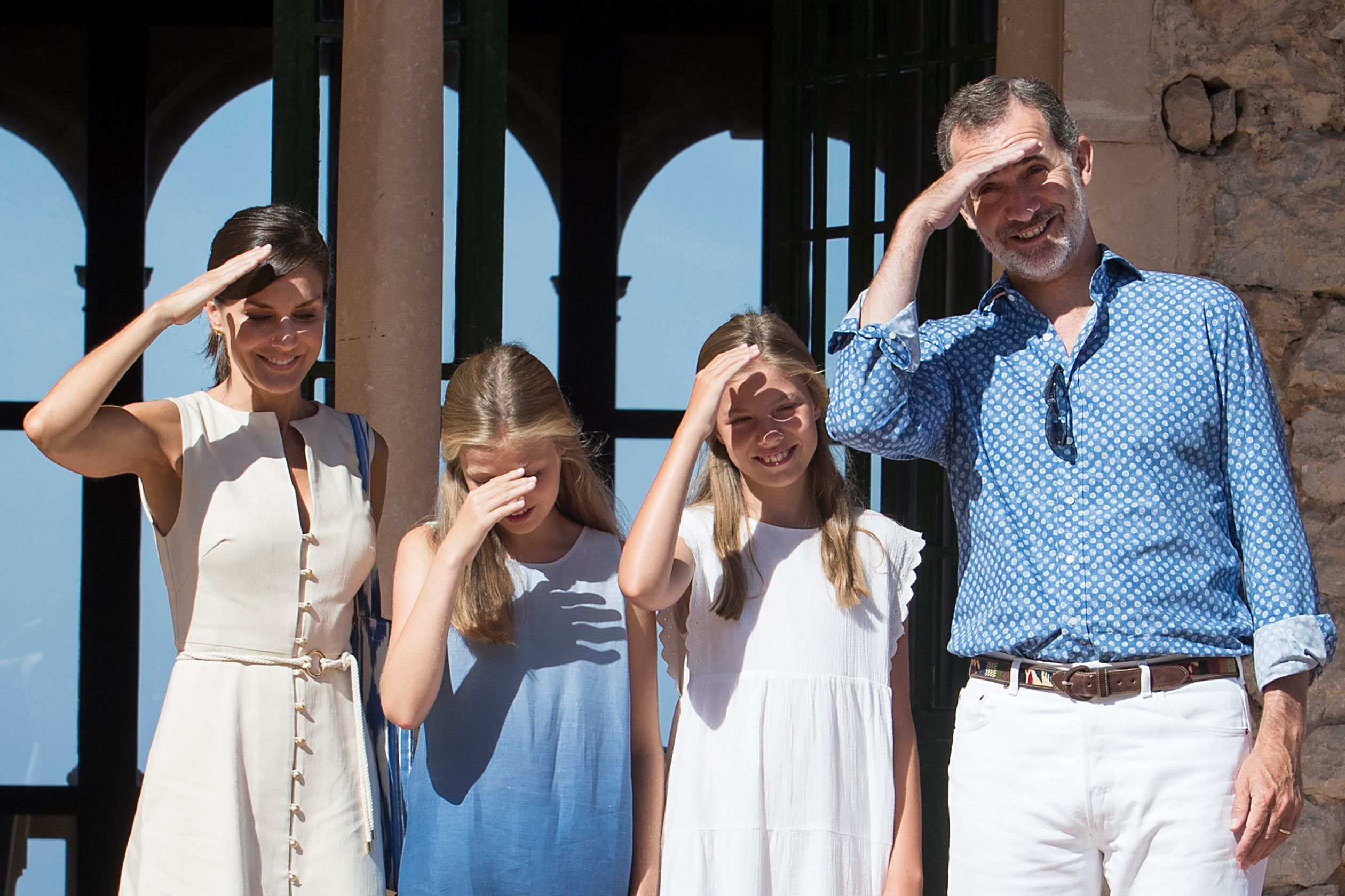 De Spaanse koning Felipe was vorig jaar met zijn vrouw en dochters te vinden op het zonovergoten