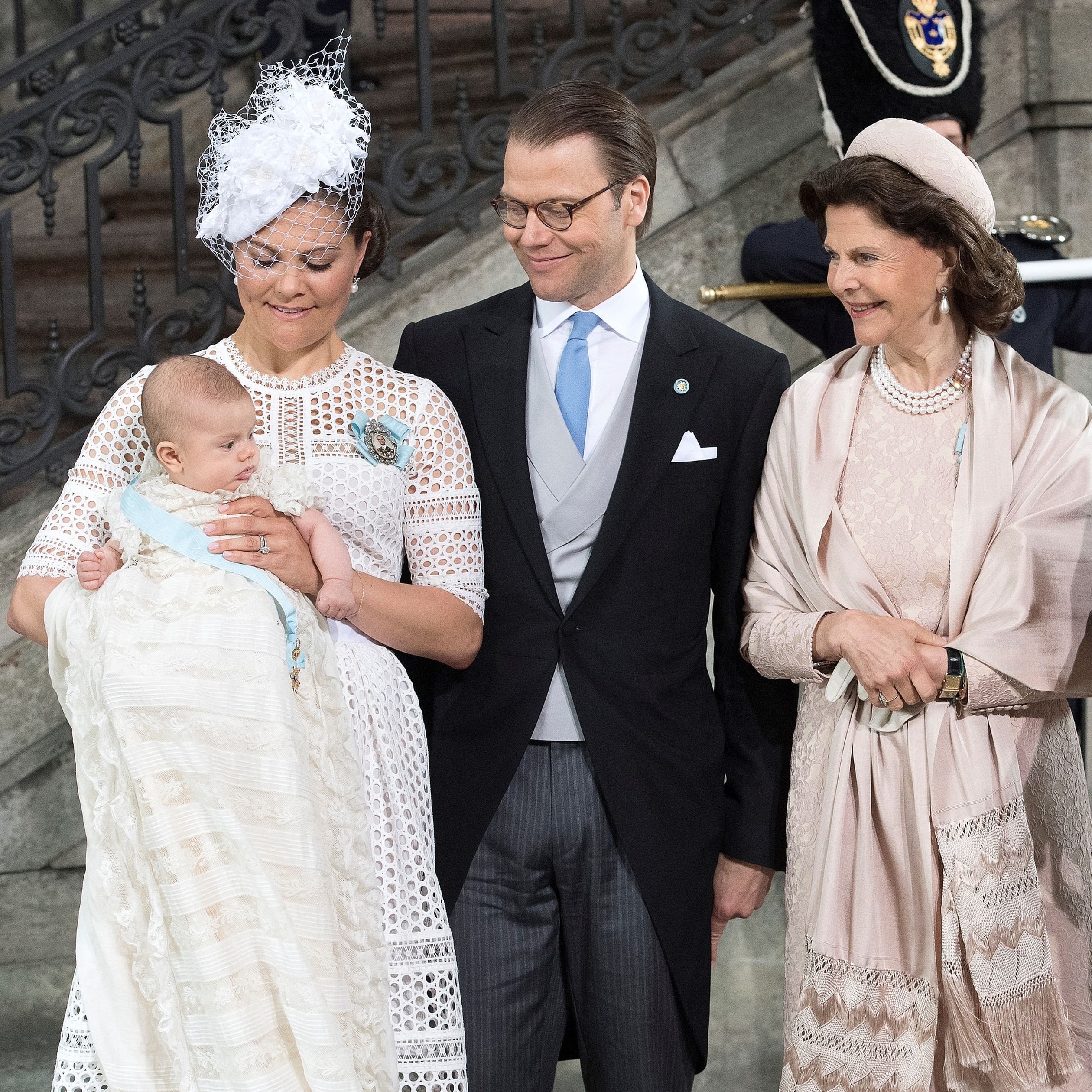 Een trotse oma tijdens de doopplechtigheid van haar kleinzoon prins Oscar, 27 mei 2016.