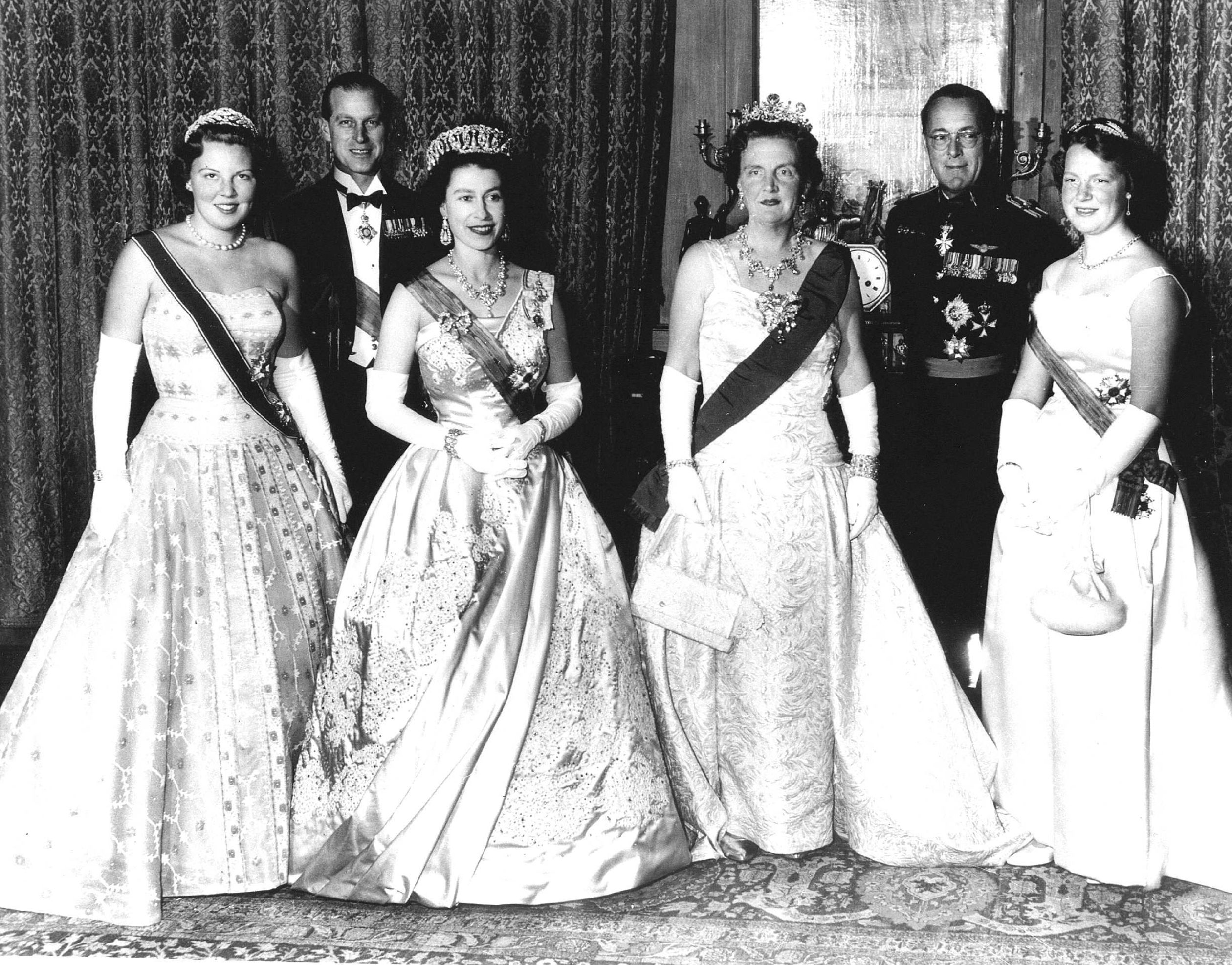 1958 - Koningin Juliana draagt de Stuart-tiara met diamant tijdens een het staatsbezoek van