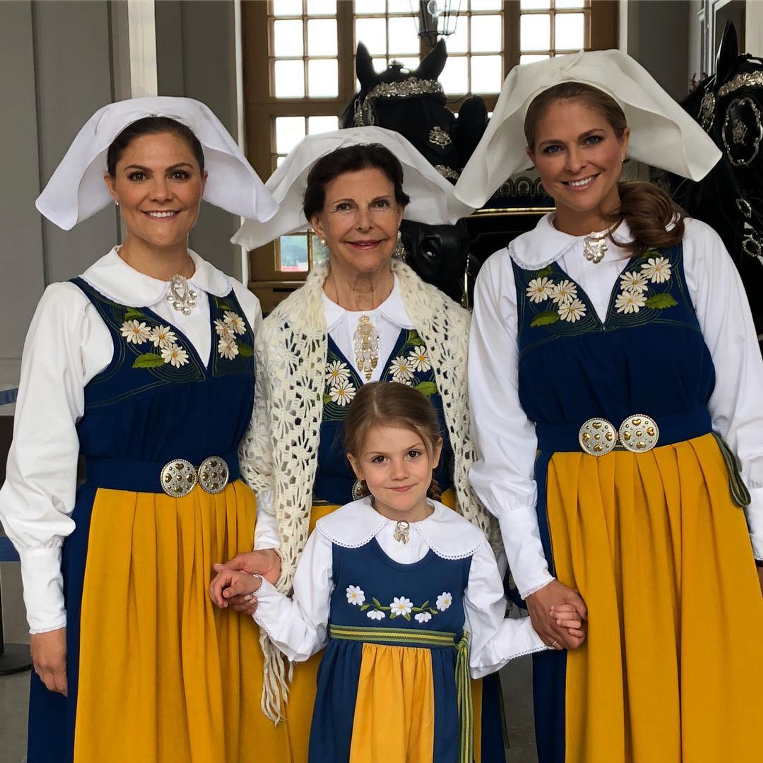 Koningin Silvia met haar dochters en oudste kleindochter in 2018.