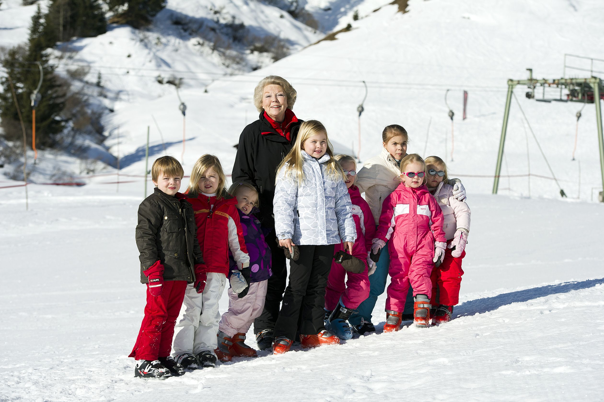 En ook in 2011 ging Beatrix trots op de foto met haar kleinkinderen tijdens de wintersportvakantie