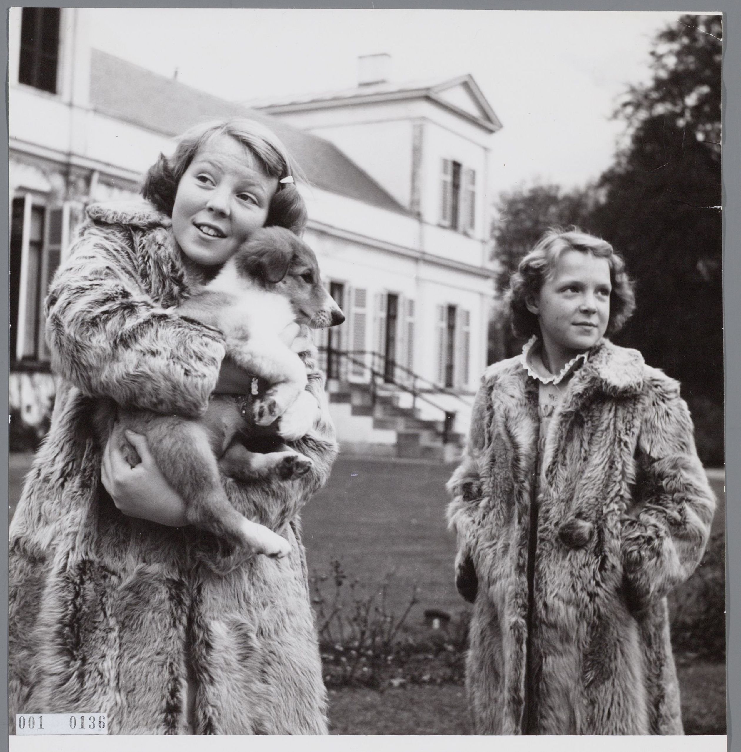 Prinses Irene (rechts) met prinses Beatrix als kinderen.