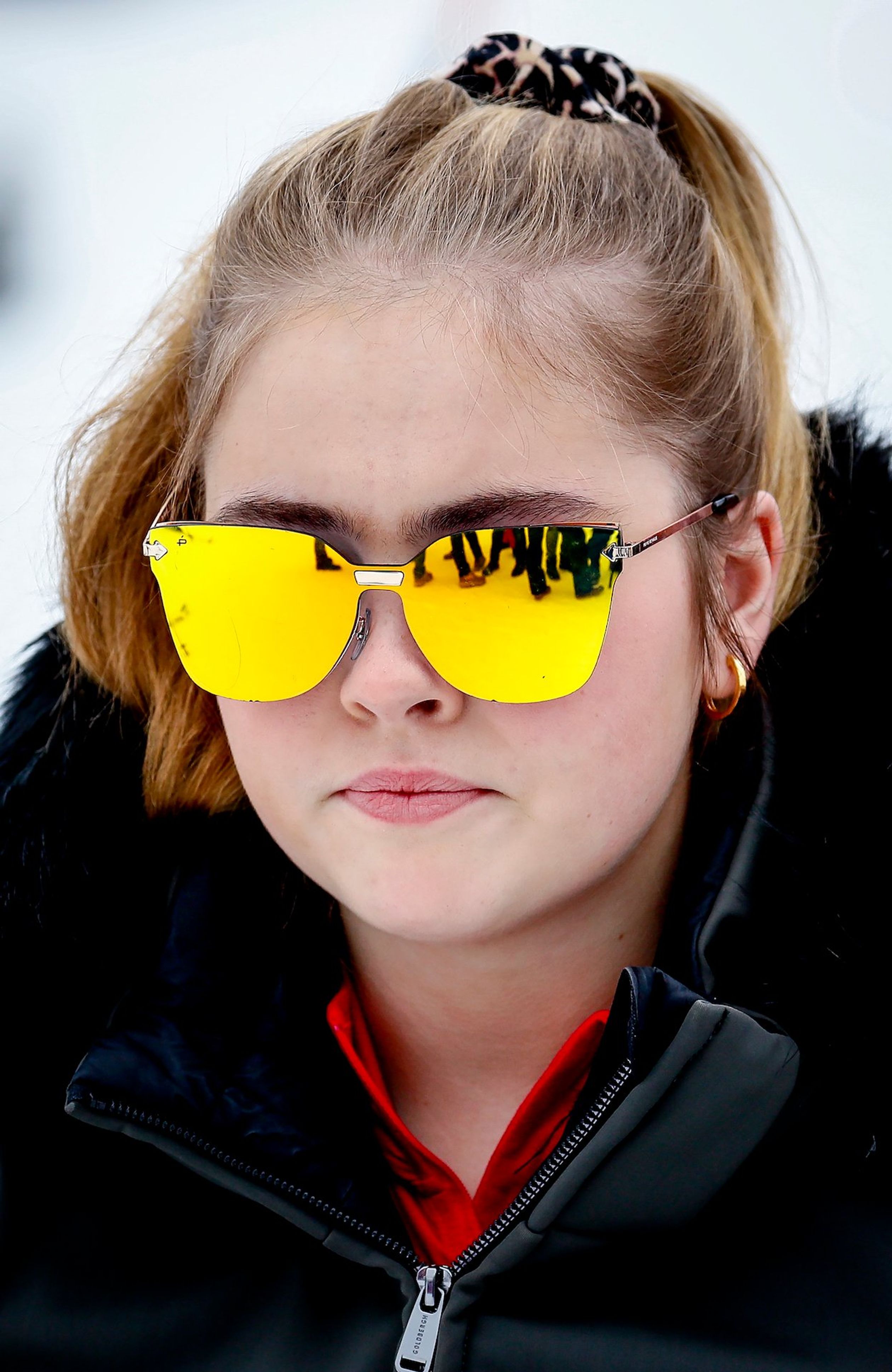 Prinses Amalia koos dit jaar voor een stoere zonnebril met reflecterende glazen.