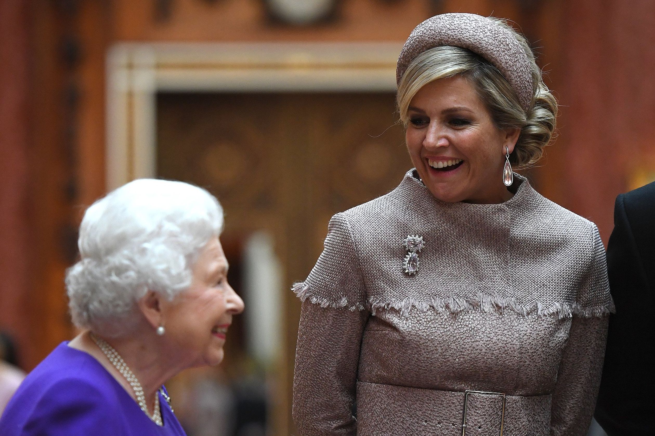 2018: Máxima krijgt van Elizabeth een rondleiding door Buckingham Palace.