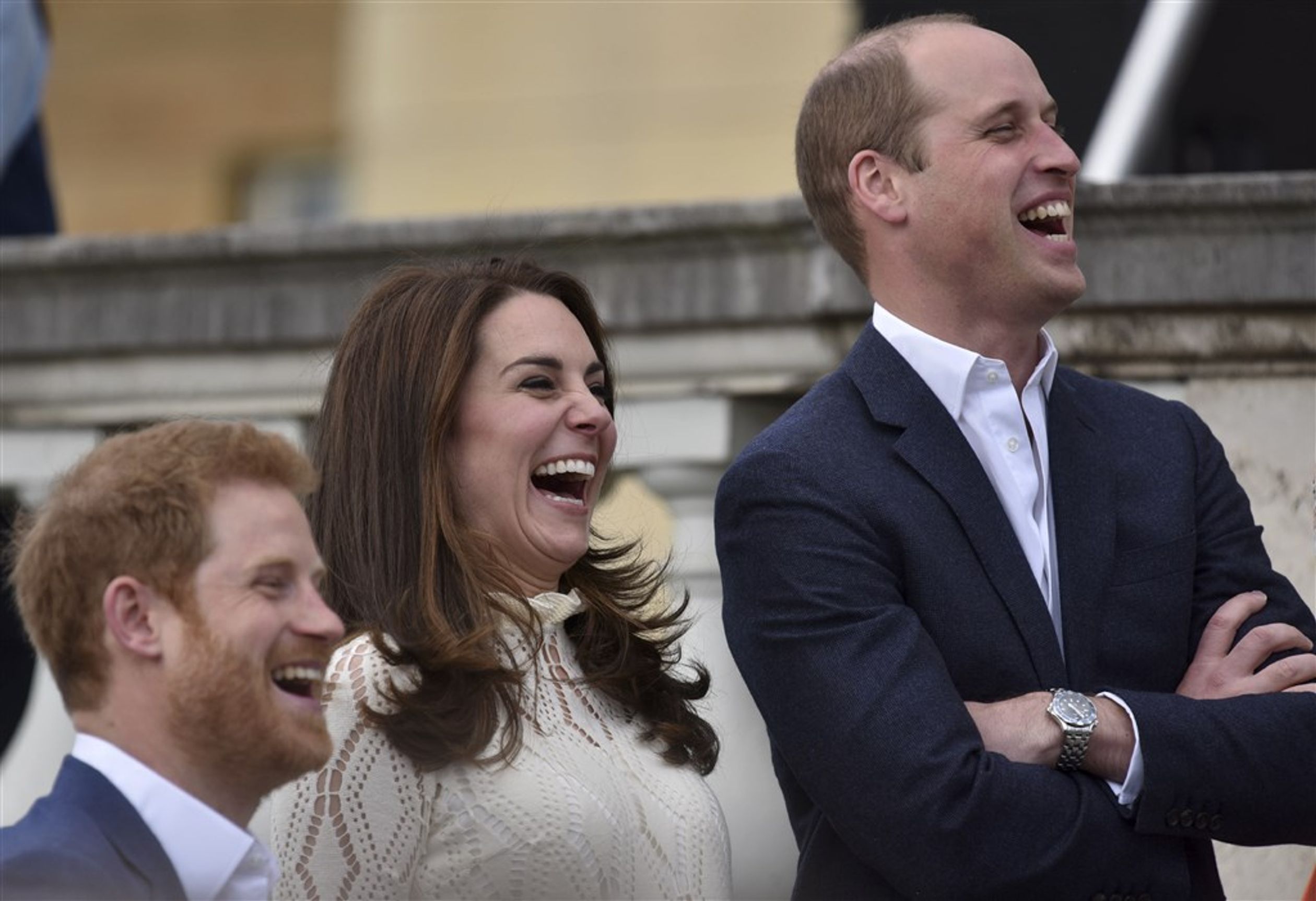 LOL, oftewel 'Laughing out loud' voor William, Catherine en Harry! Op 13 mei 2017 organiseren ze een