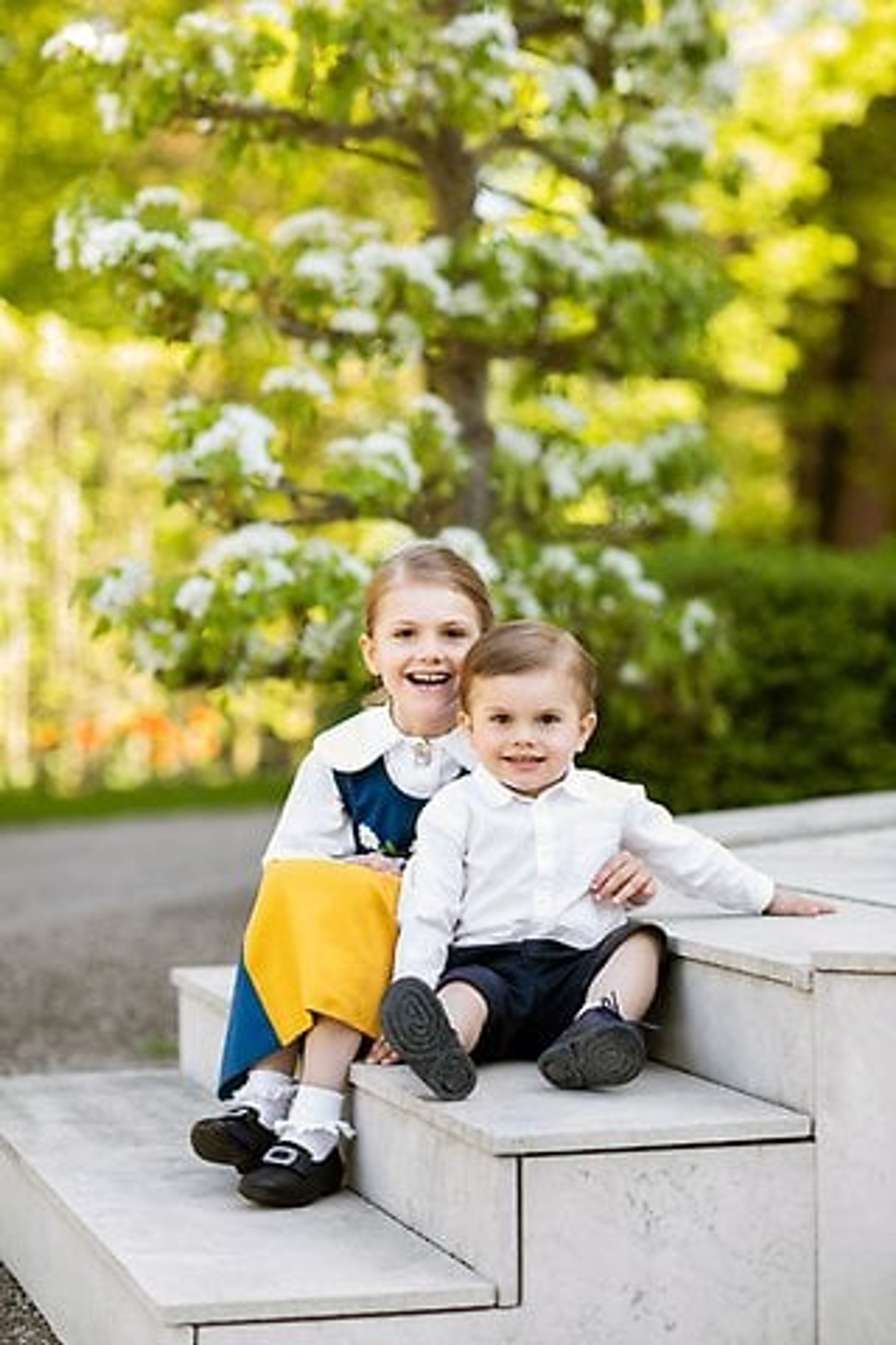 Prins Oscar met zijn grote zus Estelle in juni 2018.