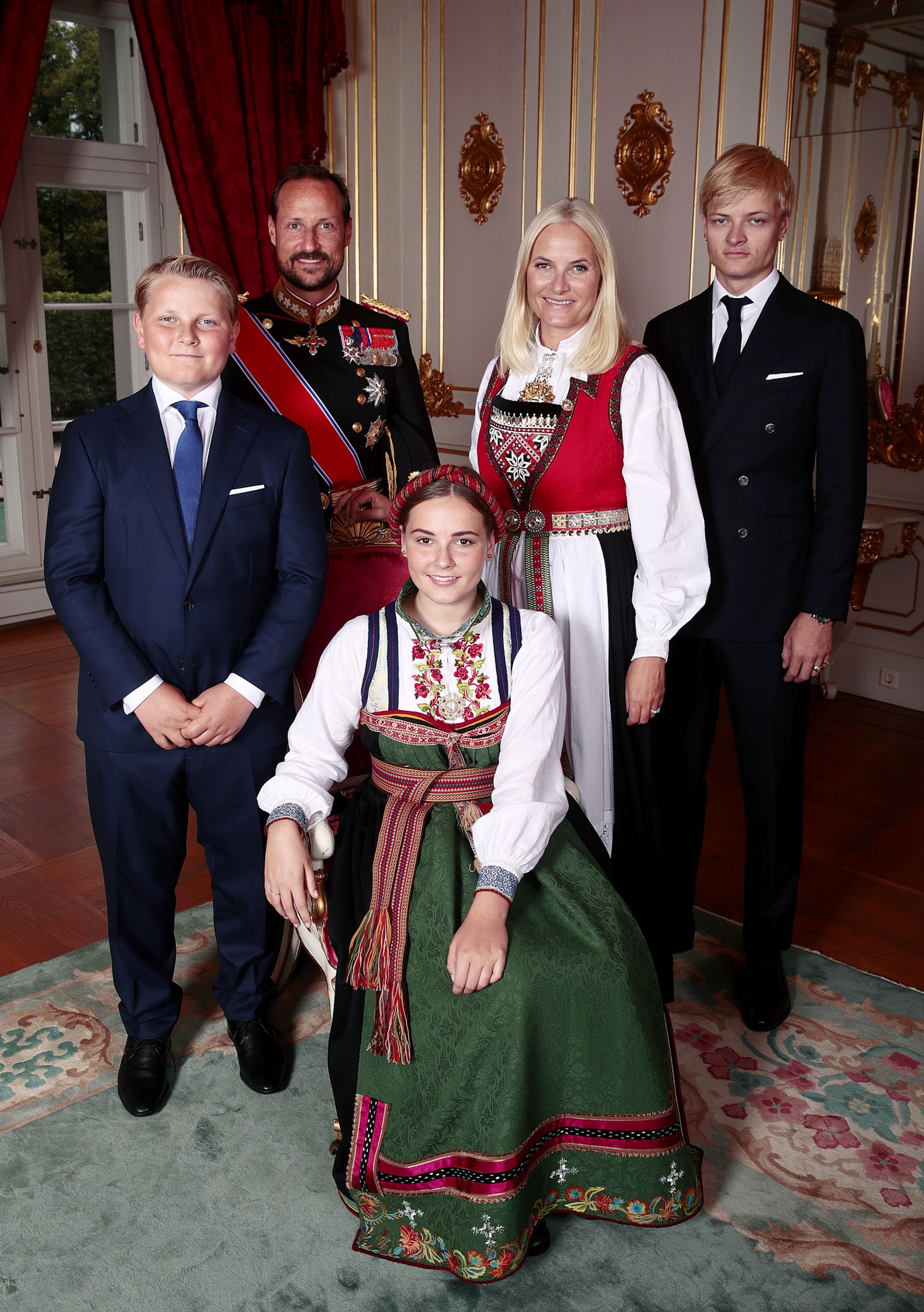 Gezinsfoto ter ere van de confirmatie van prinses Ingrid Alexandra, 31 augustus 2019.