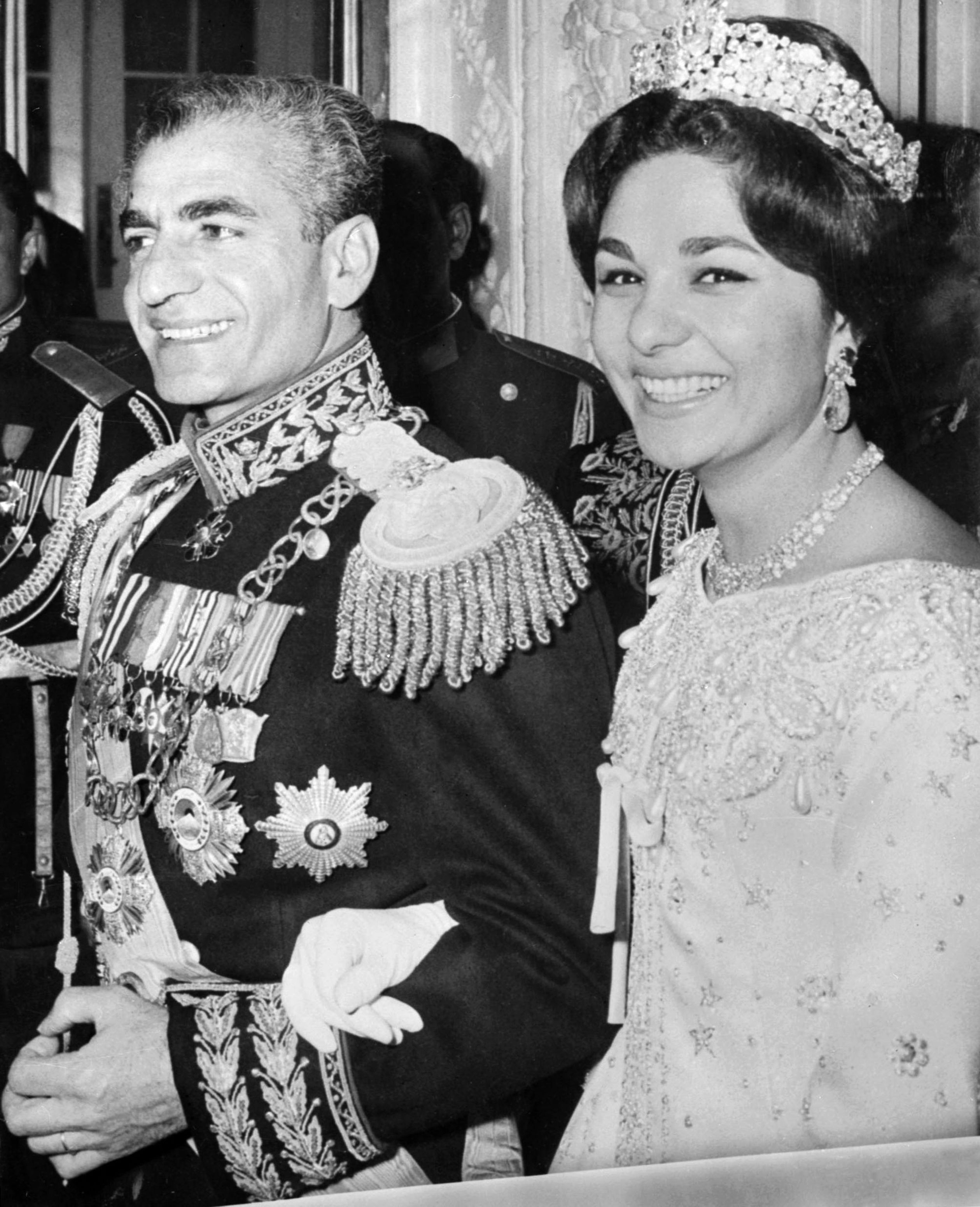 Farah Diba en Mohammad Reza op de dag van hun huwelijk, 1959.