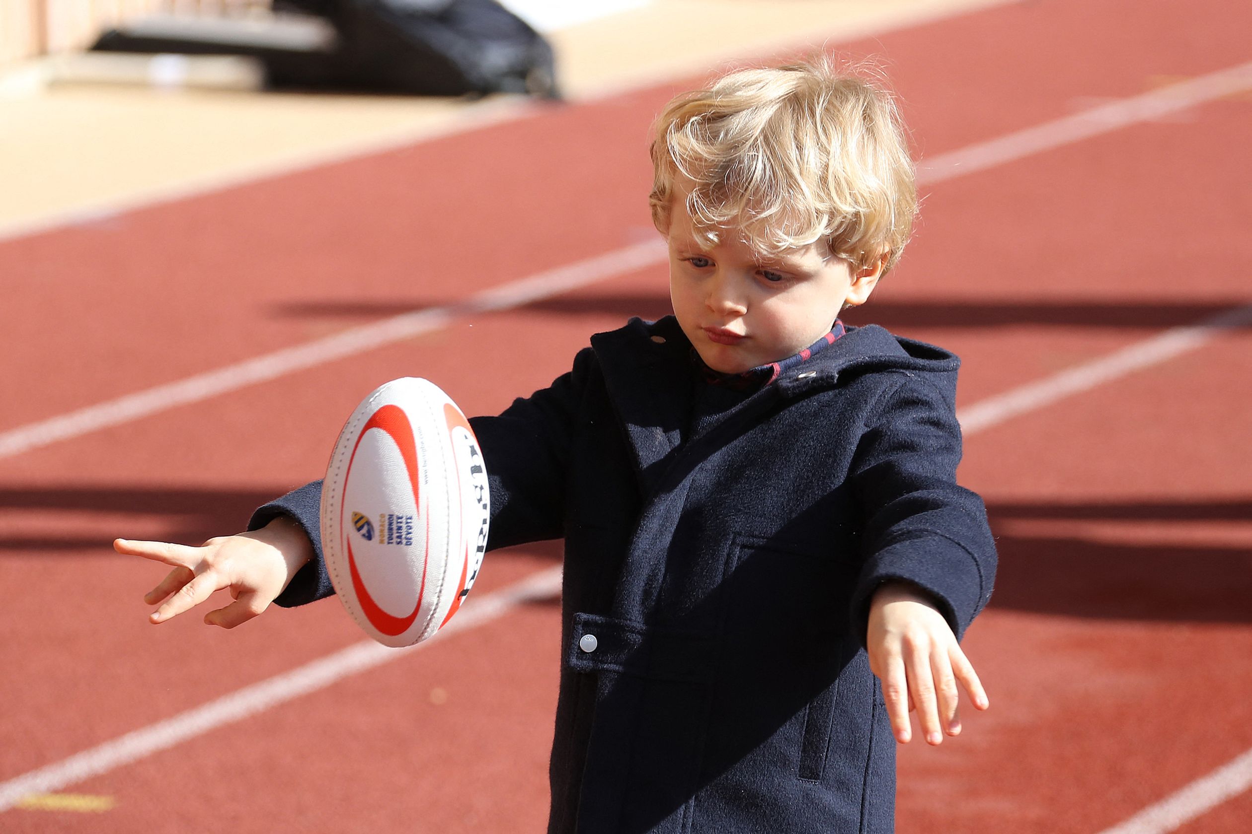 Tijdens een bezoek aan het nationale rugbyevenement in Monaco vond de kleine Jacques de sport maar wat interessant.