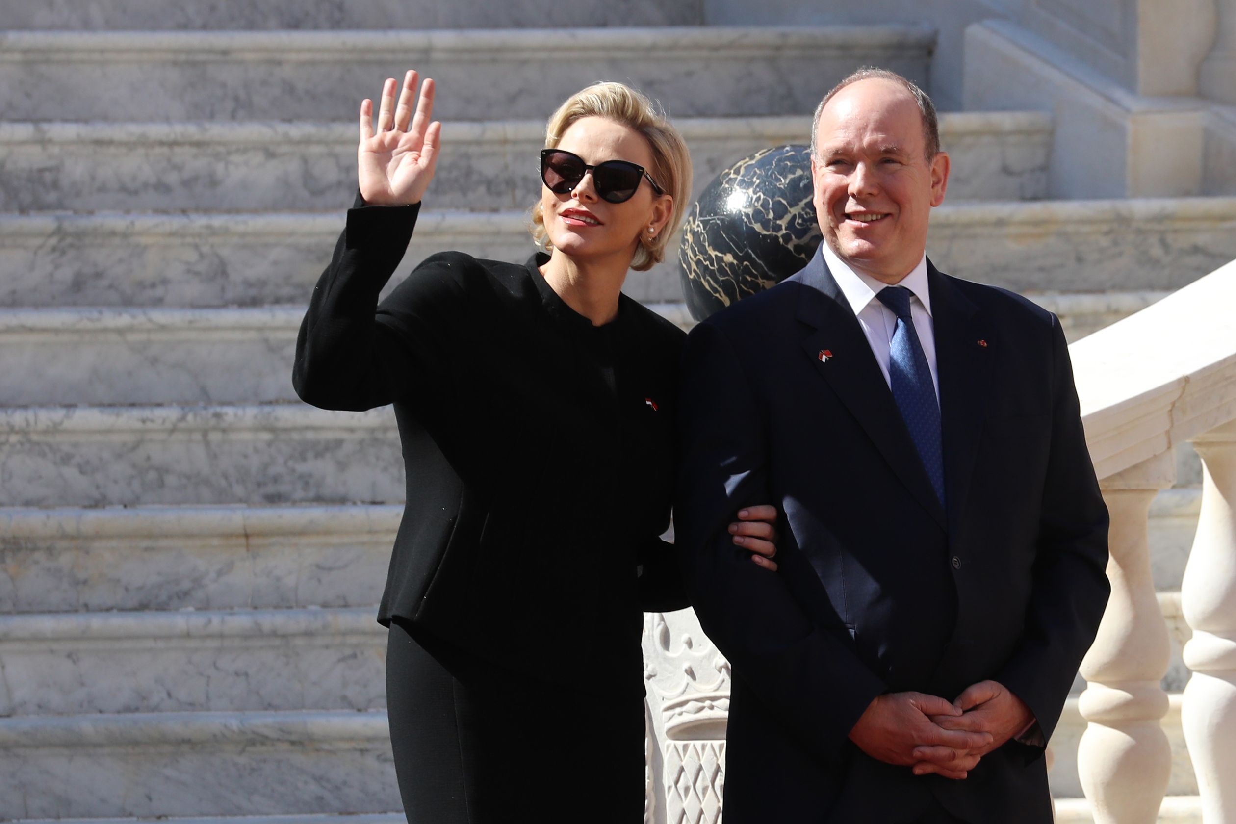 Prinses Charlene van Monaco droeg een zonnebril bij het bezoek van de Chinese president Xi Jingping