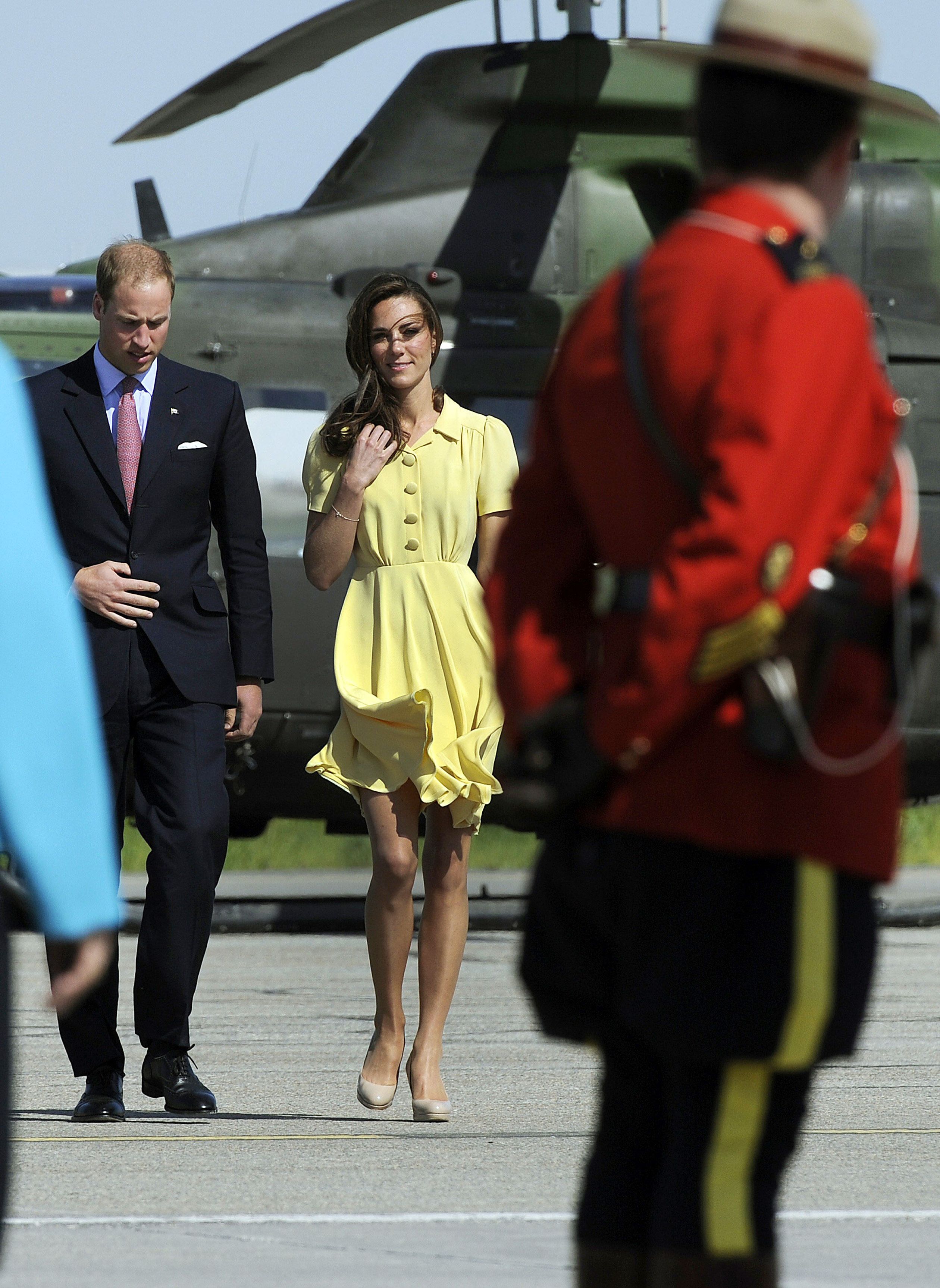 Tijdens een bezoek aan Canada in 2011 koos Catherine voor een elegante banaangele jurk van Jenny