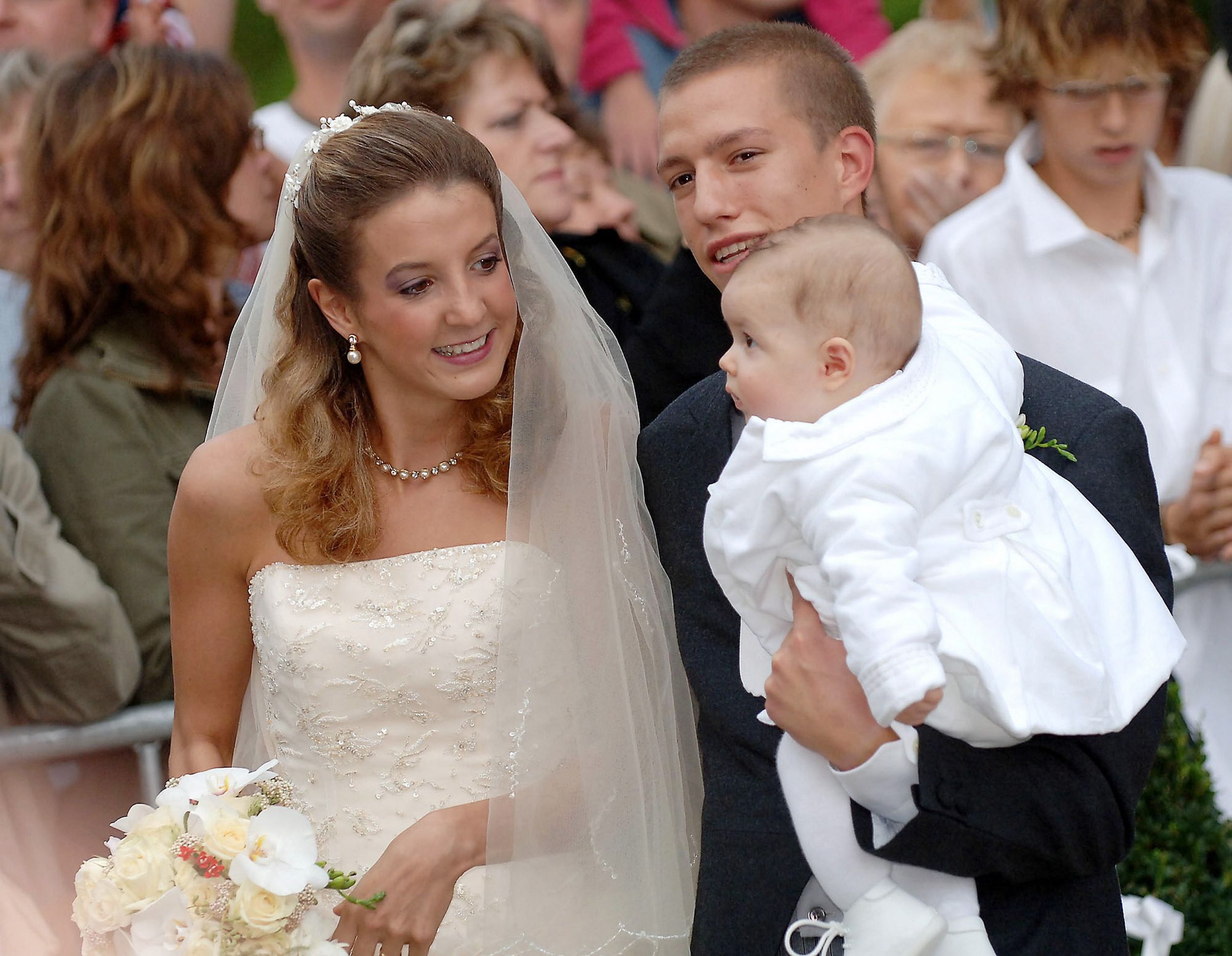 Tessy met prins Louis van Luxemburg tijdens hun huwelijk in 2006. Hun zoontje Gabriel was op 12