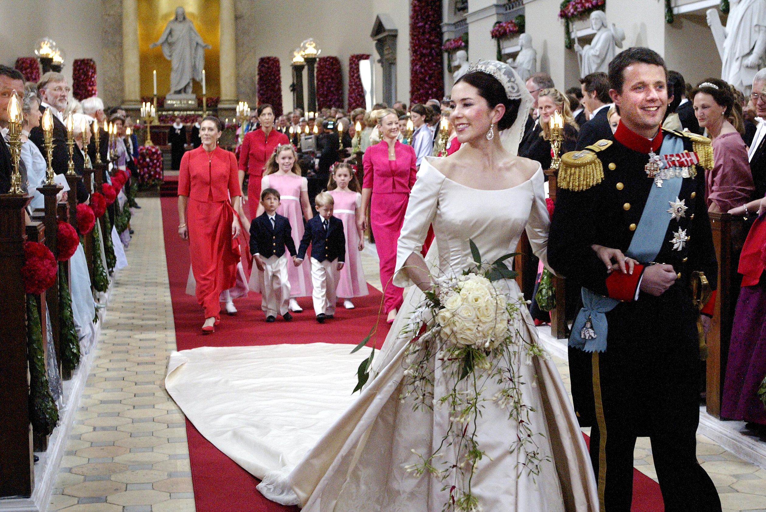Prinses Mary van Denemarken trouwde in 2004 met prins Frederik. Ontwerper Uffe Frank gebruikte kant