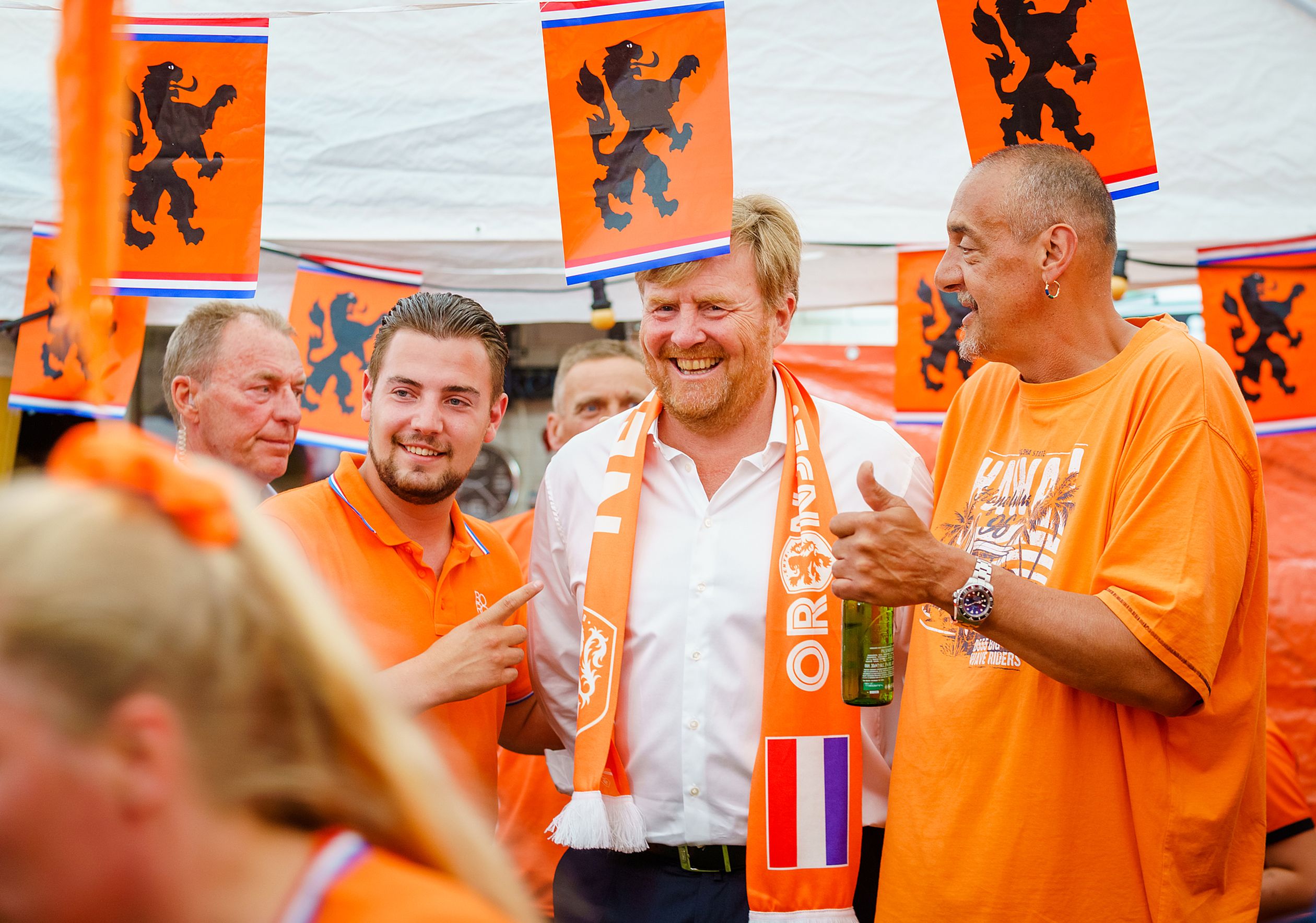 Koning bezoekt Mooiste Oranjestraat van Nederland