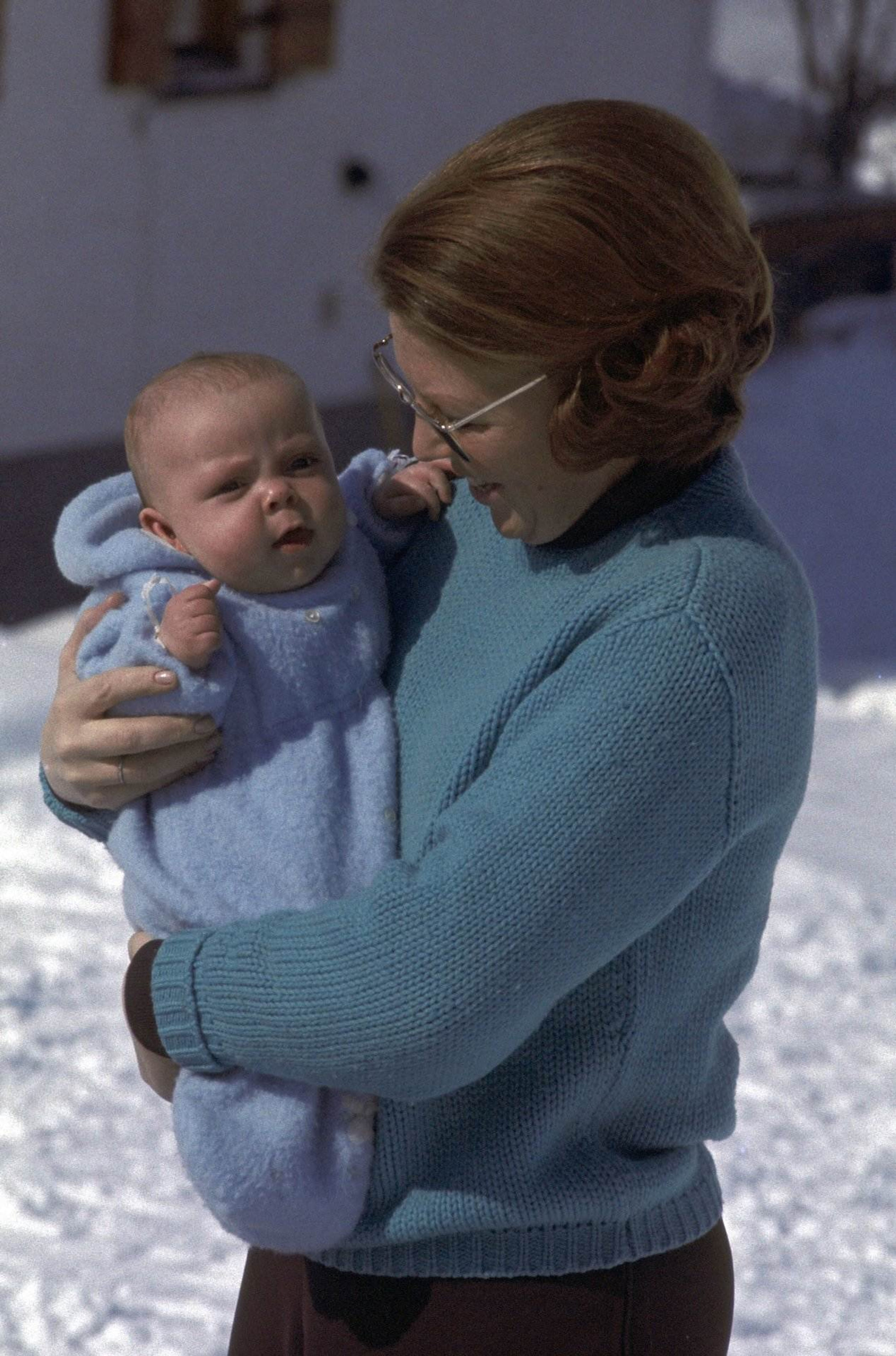 1970: prinses Beatrix met haar jongste zoon prins Constantijn.