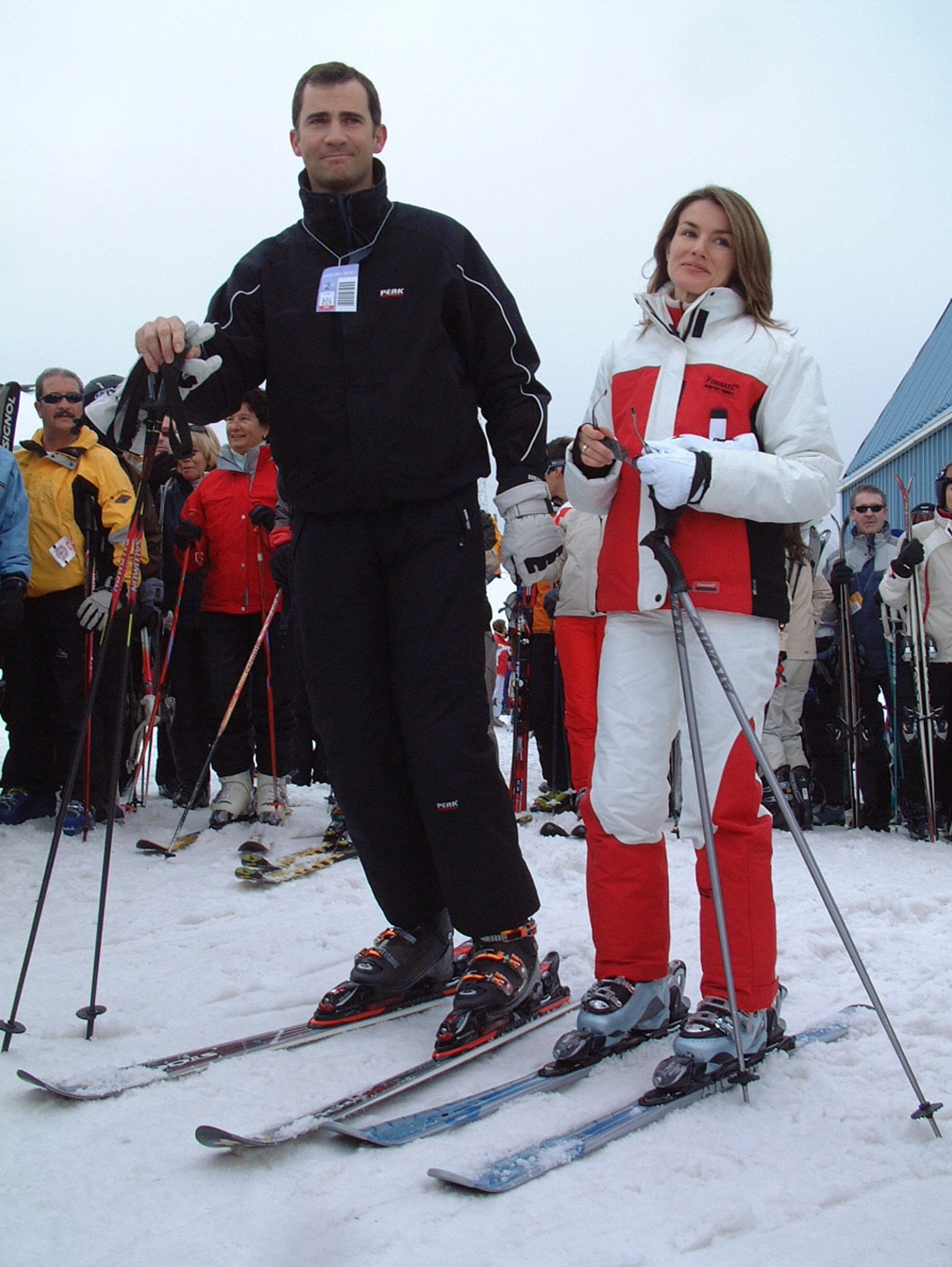 Ook Zuid-Europeanen houden van skiën! Hier het Spaanse paar Felipe en Letizia in 2004. Ze waren