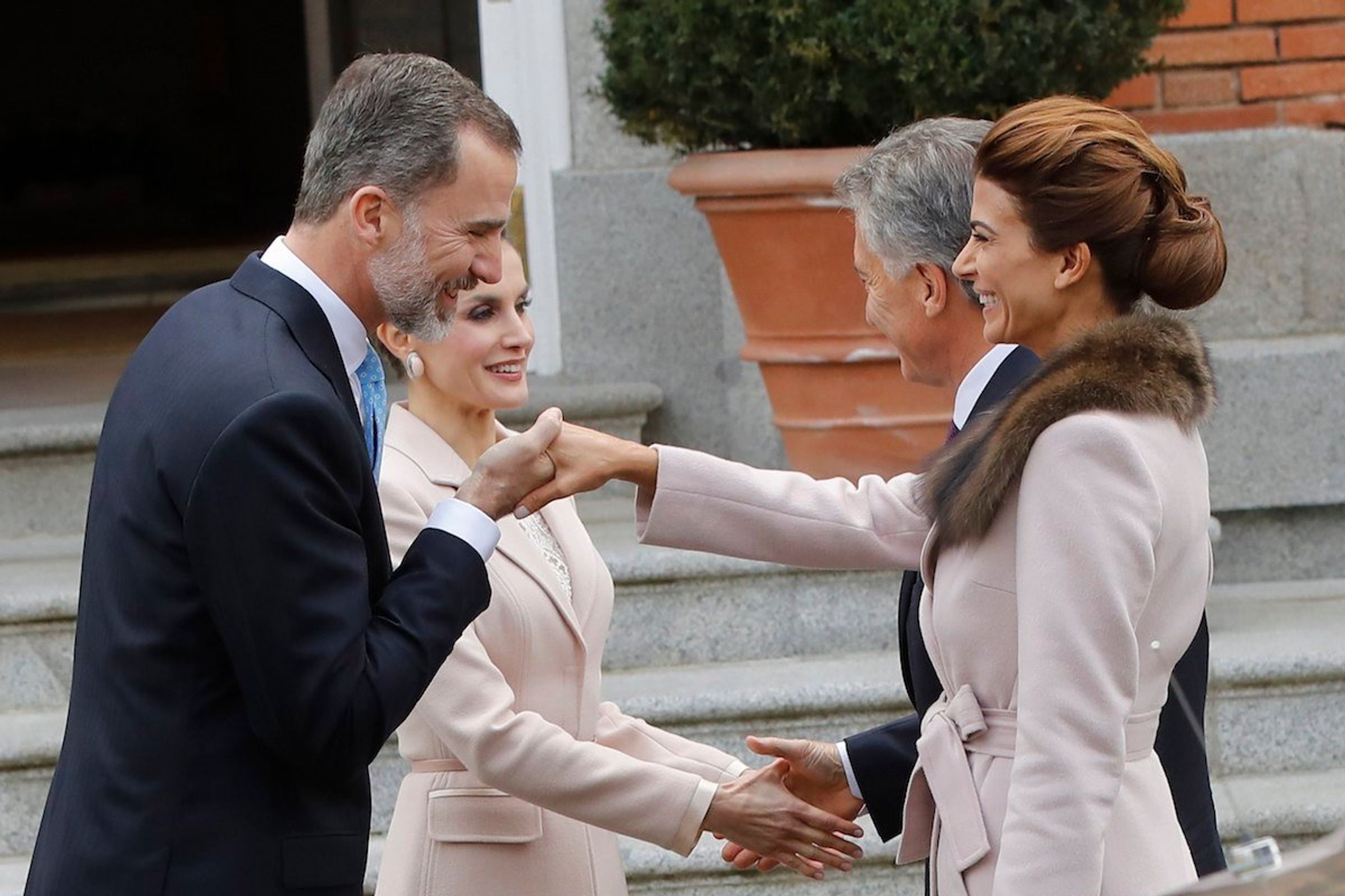 Koning Felipe en koningin Letizia verwelkomen hun Argentijnse gasten in Madrid, 22 februari 2017.