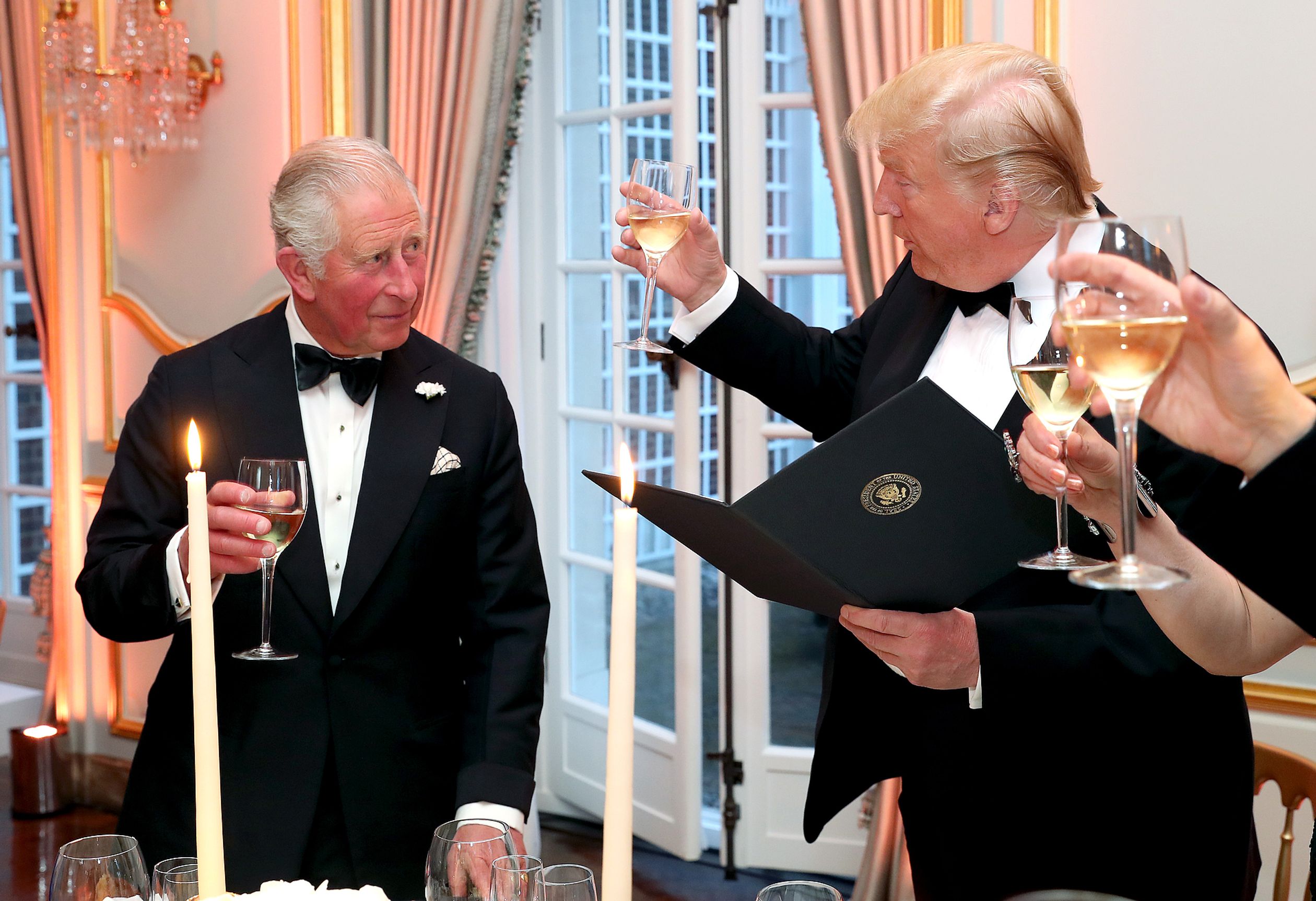 De laatste avond van het bezoek gaat Trump dineren bij prins Charles, in Clarence House.