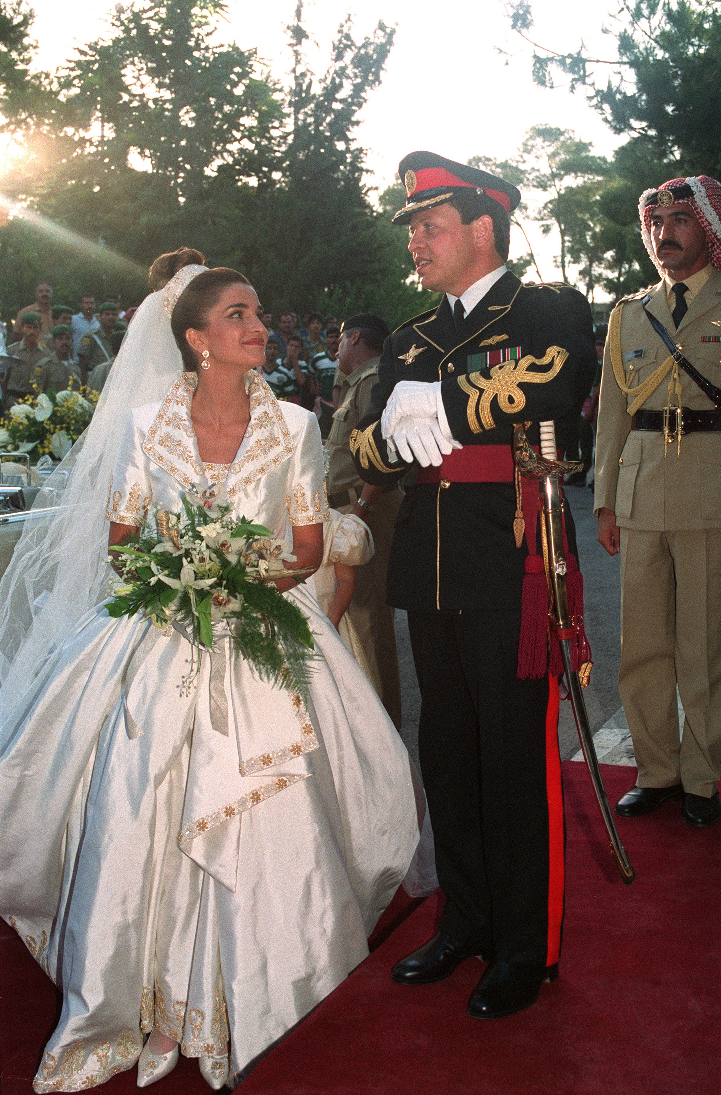 Draag je goud op je trouwdag? Waarom niet? Koningin Rania van Jordanië verlevendigde haar trouwjurk
