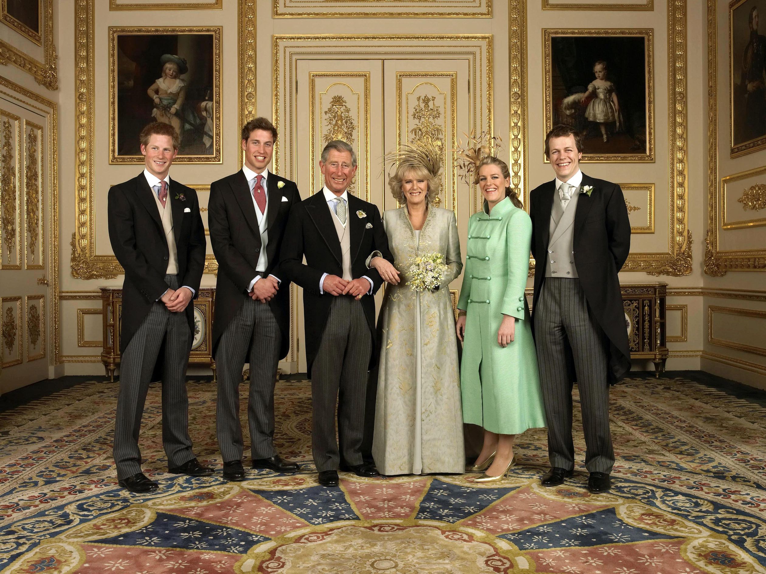Het samengestelde gezin van Charles en Camilla, v.l.n.r: Harry, William, Charles, Camilla, Laura en