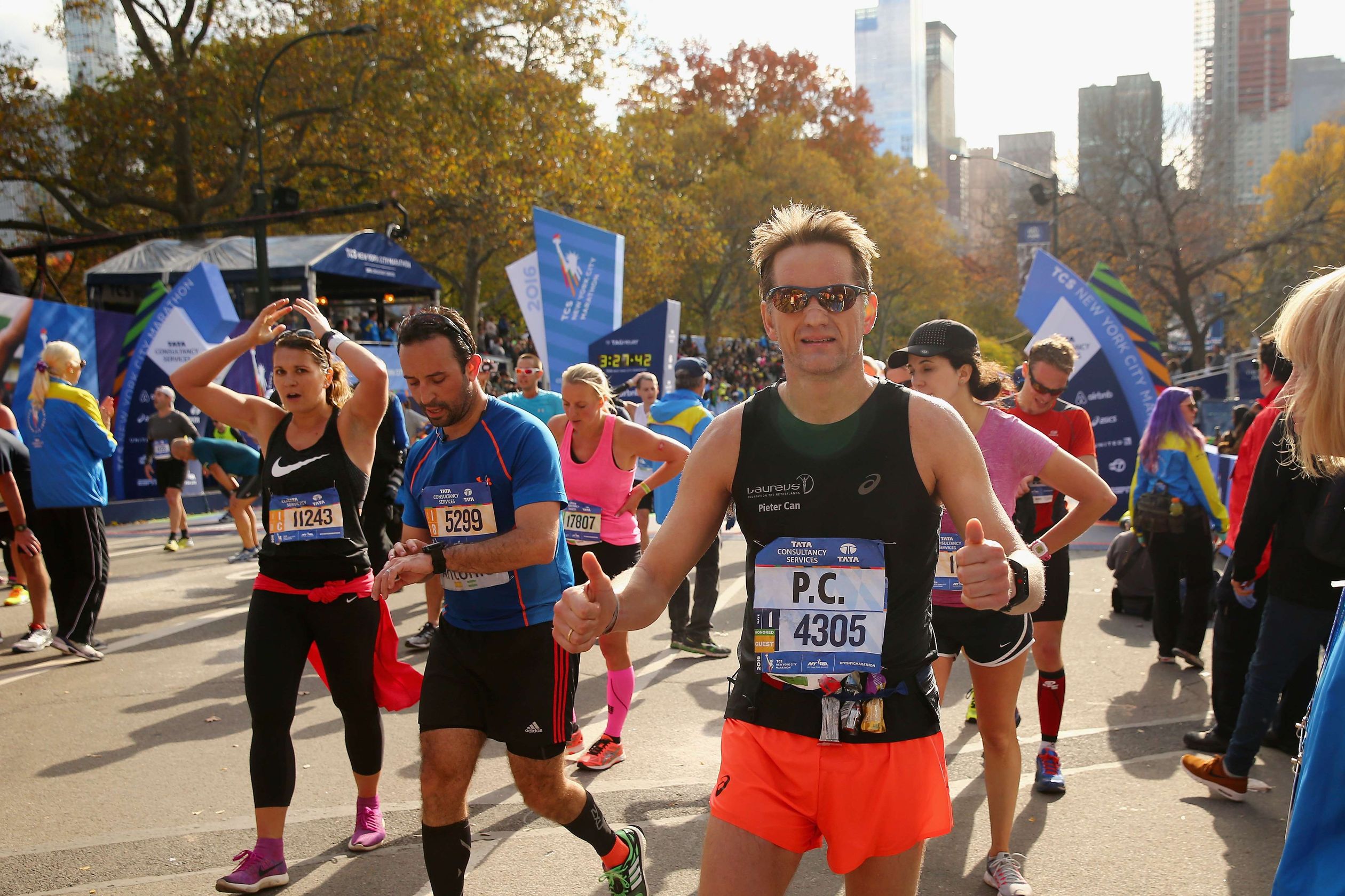 2016: Prins Pieter-Christiaan is net over de finish van de New York City Marathon.