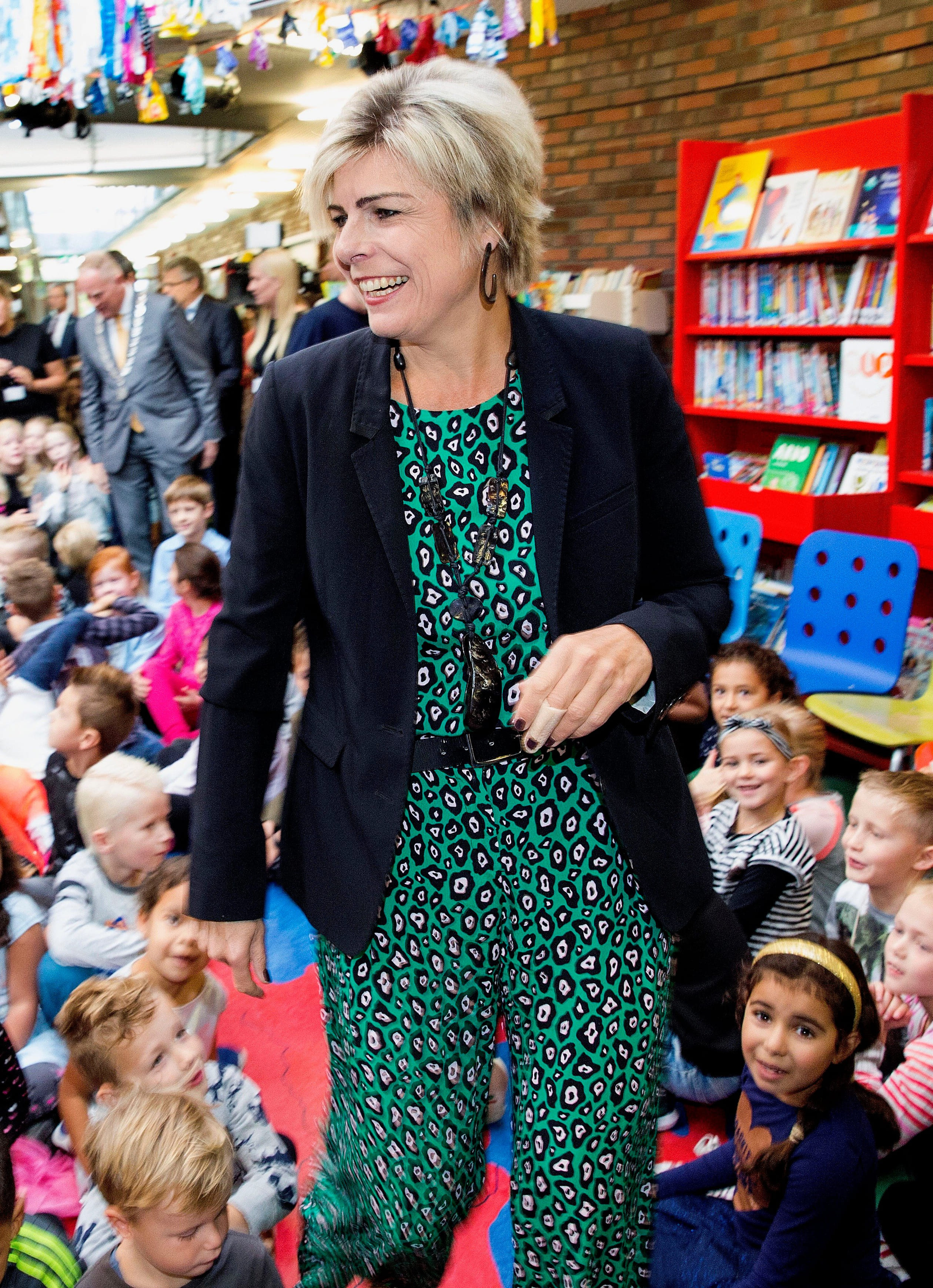 Prinses Laurentien trok een groen jumpsuit met jaguarprint uit de kast tijdens een bezoek aan een
