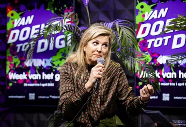 Máxima vertelt over eerste bijbaantje en te duur haarstukje