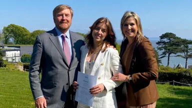 Prinses Alexia rondt examens in Wales af