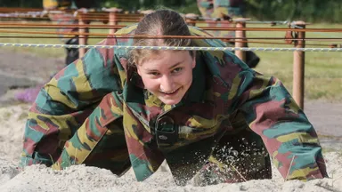 Dit wil je echt even zien: prinses Elisabeth op legerkamp