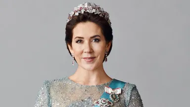 Zien: 12x de mooiste galajurken van koningin Mary