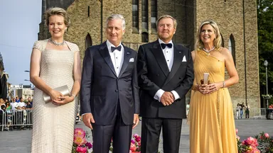 Staatsbezoek dag 2: koningspaar bij contraprestatie