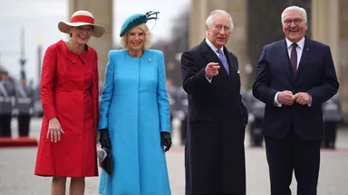 Koning Charles aangekomen bij eerste officiële staatsbezoek