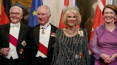 Camilla straalt bij staatsbanket in Duitsland