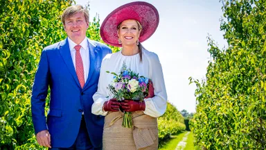 Zien! Koningspaar geniet volop van een zonnige Betuwe