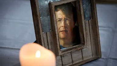 U2 brengt eerbetoon aan prins Friso