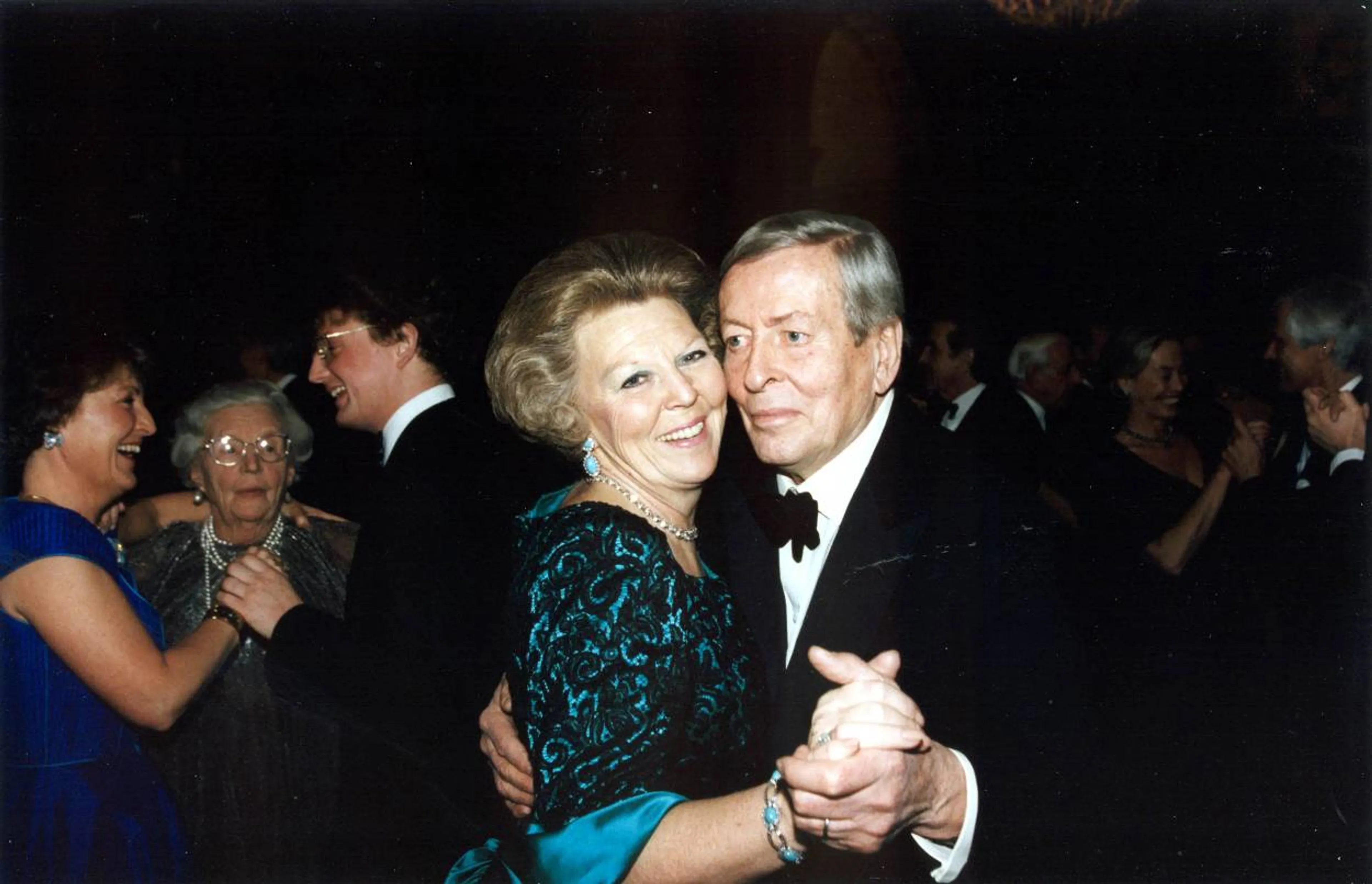 Beatrix en Claus dansen jaren later nog steeds graag.