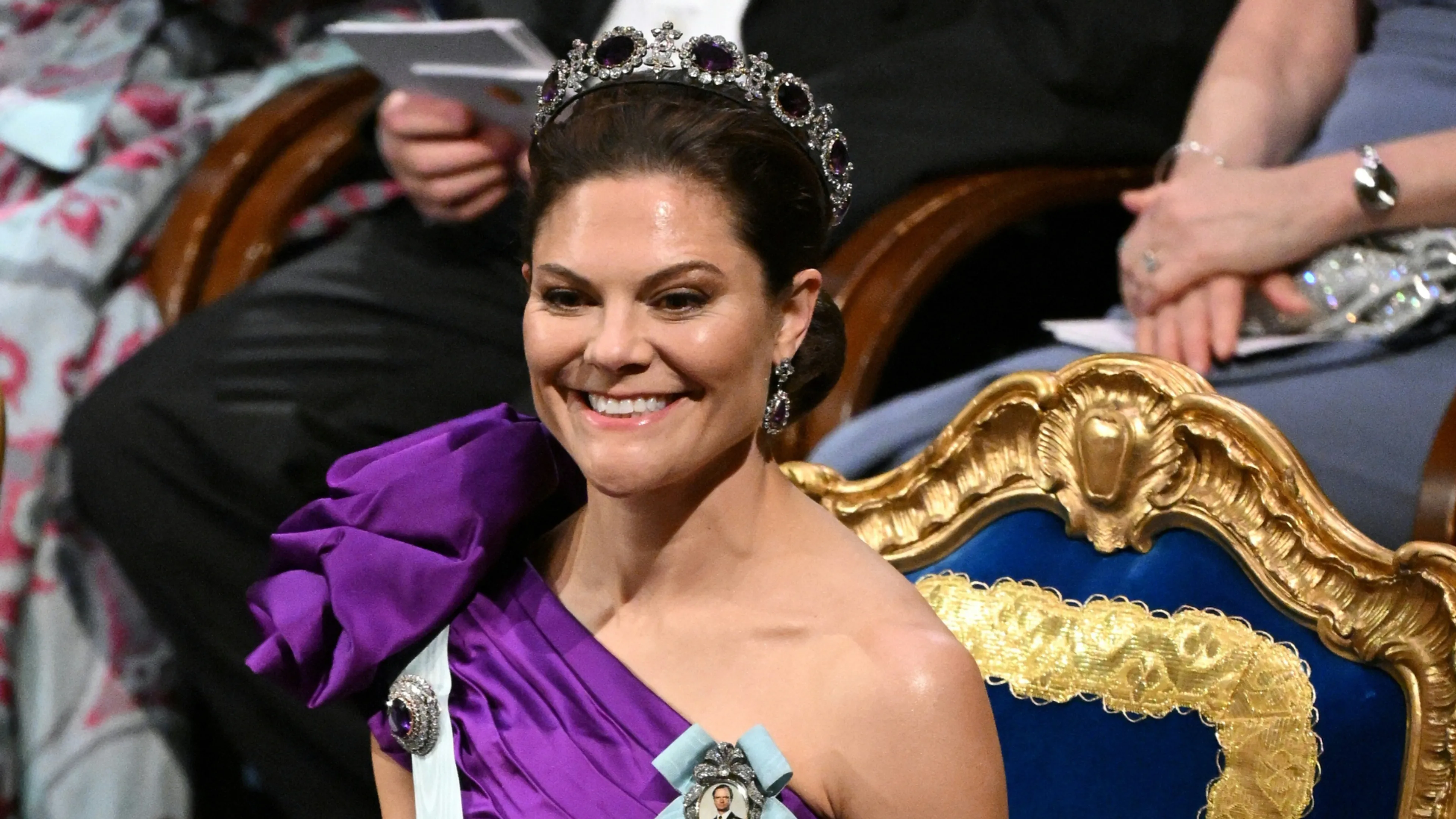 Zweedse royals schitteren als filmsterren op rode loper van prestigieuze prijsuitreiking