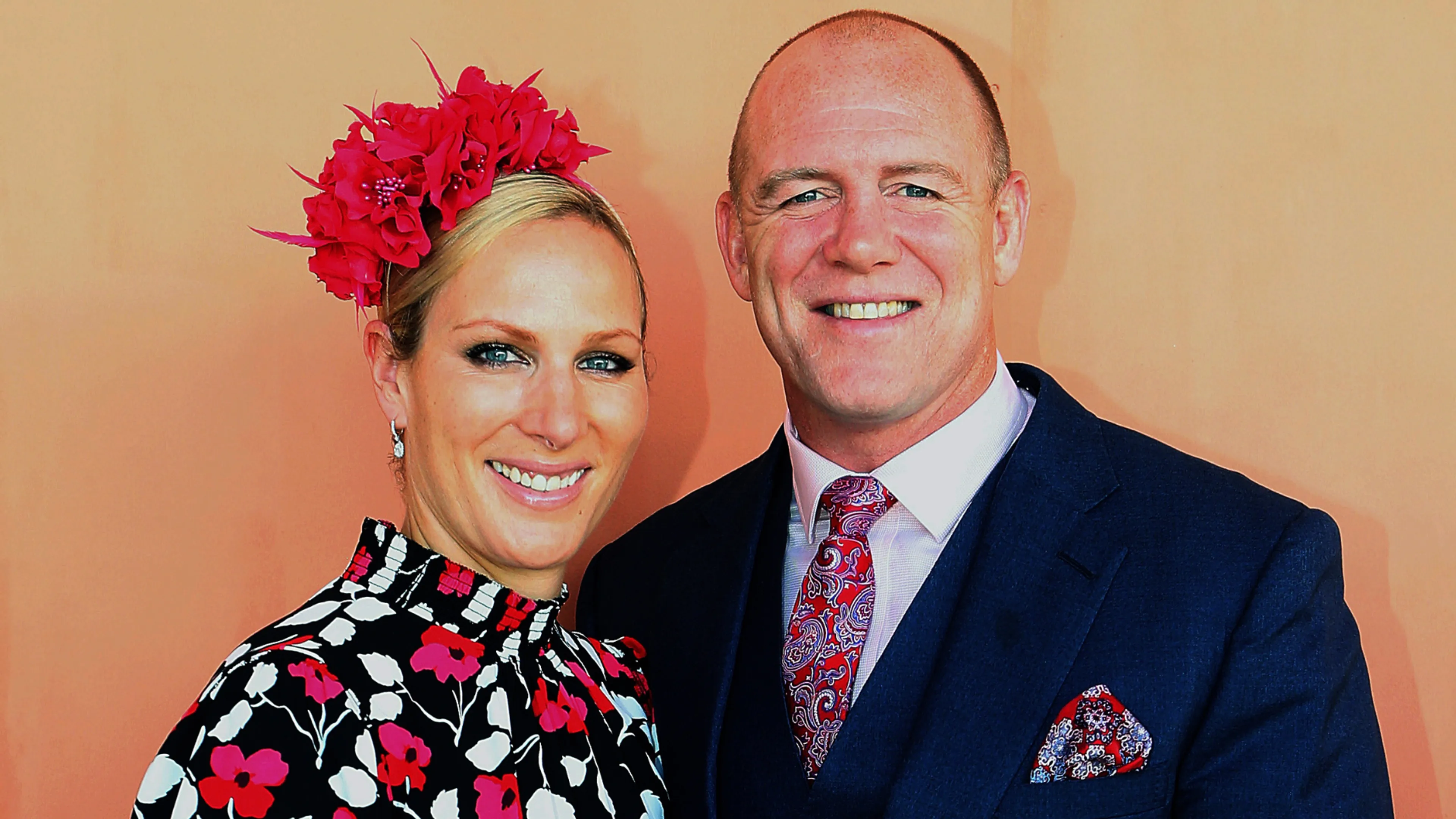 Familiekiekje: Zara Tindall, Mike Tindall en Peter Phillips poseren op de grid