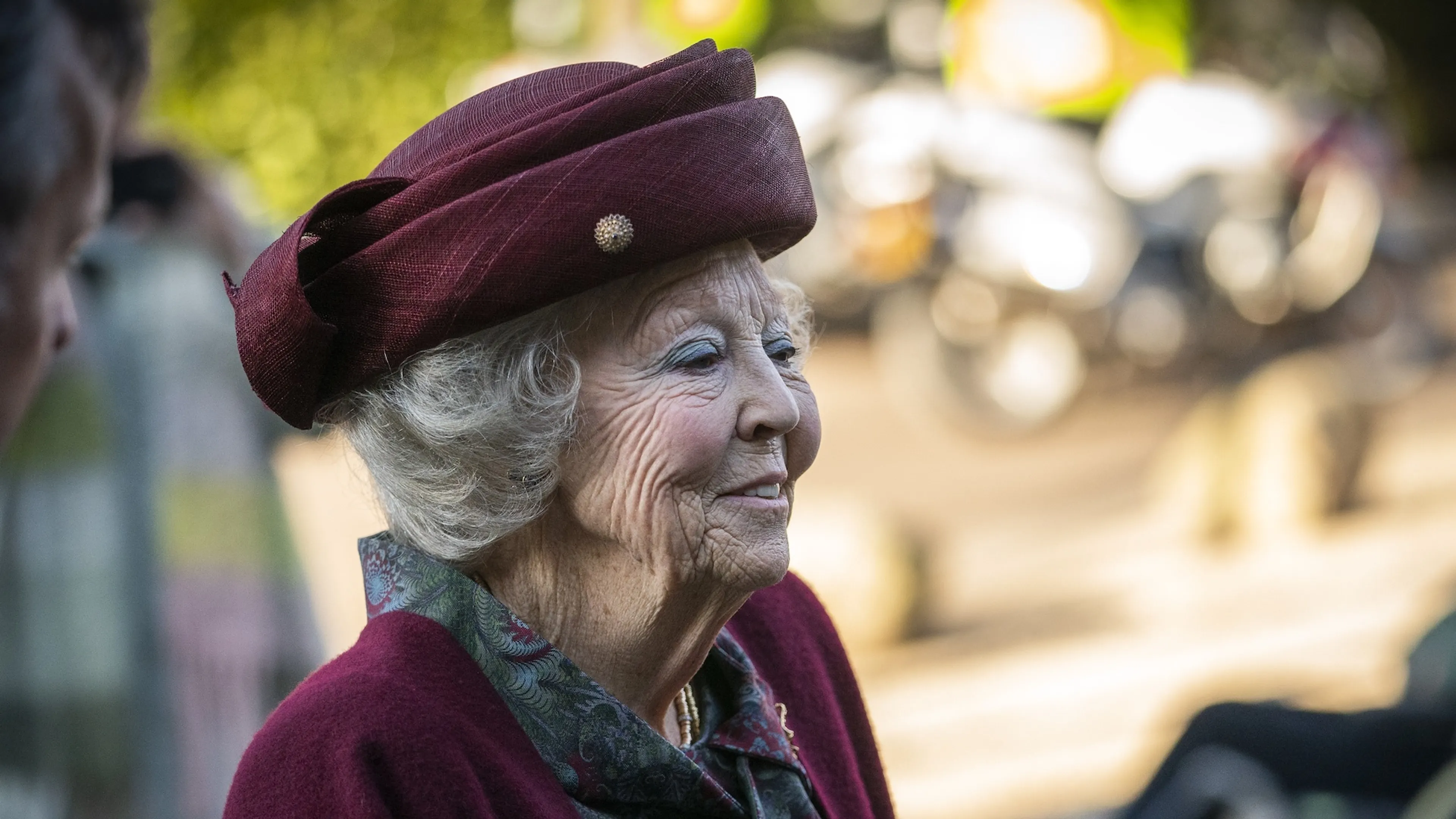 Prinses Beatrix in haar element bij opening nieuwe museumvleugel
