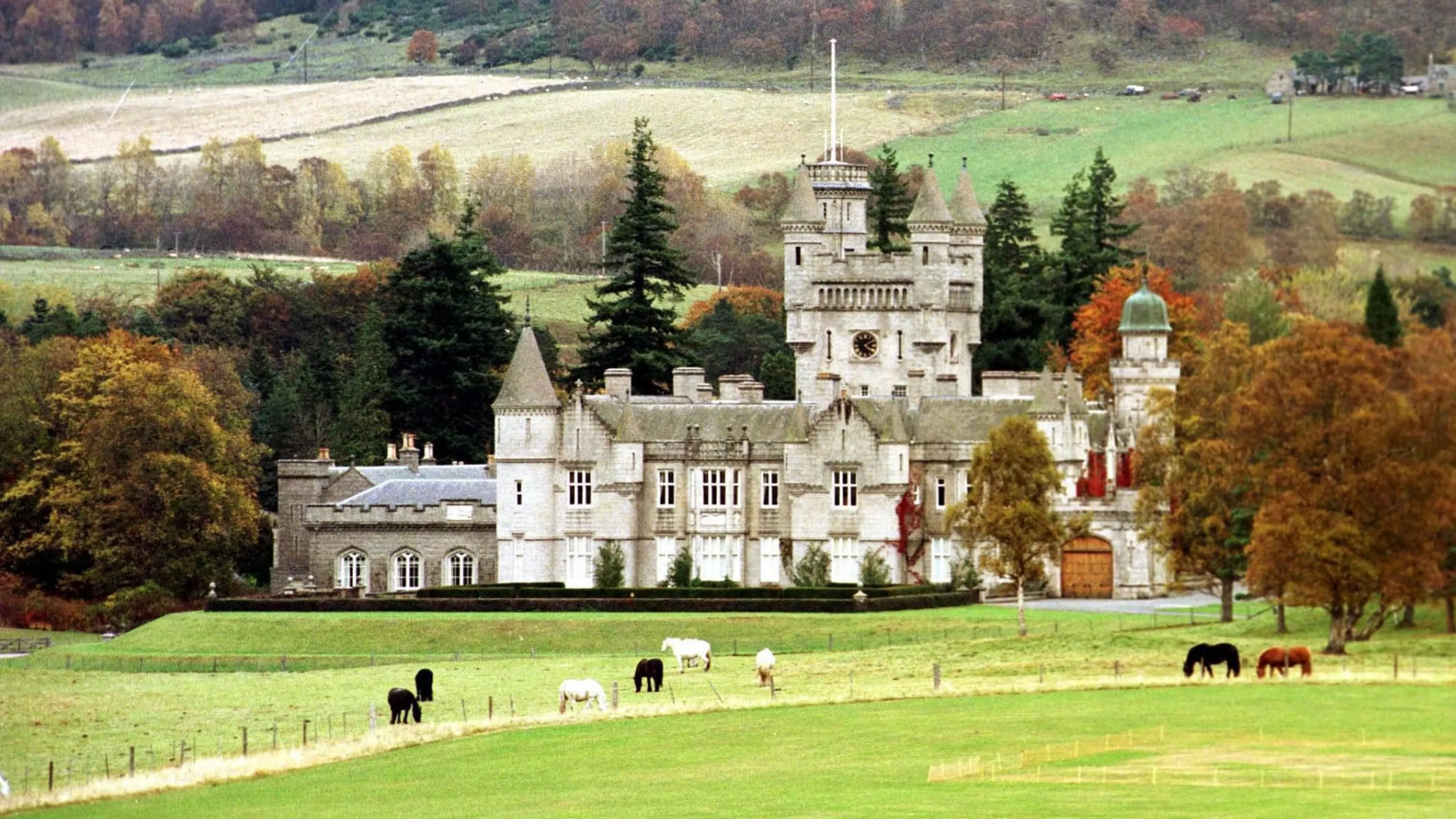 Balmoral Castle: hier vier(d)en de Britse royals graag vakantie