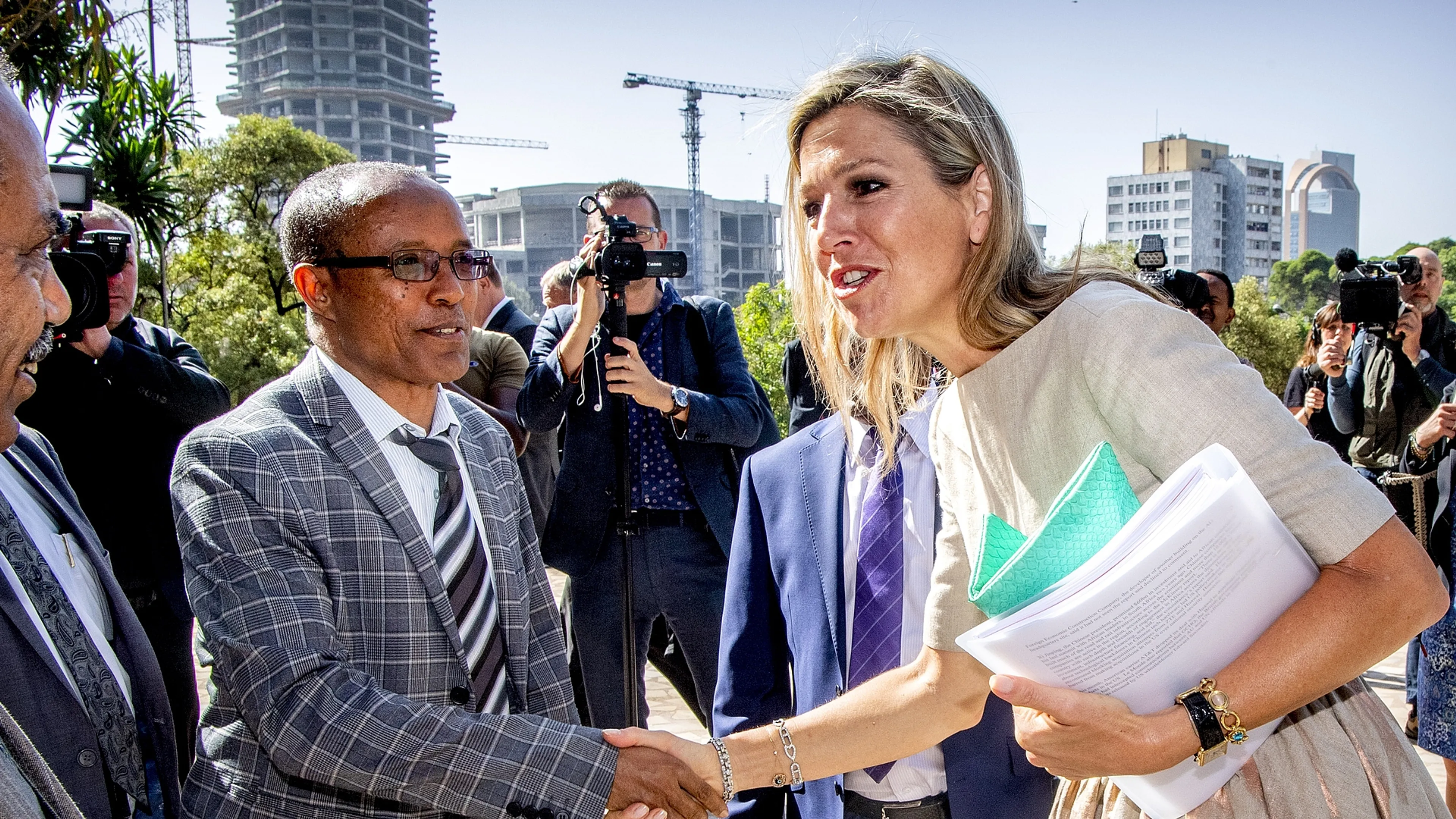Video: Máxima in veiligheid gebracht bij vechtpartij Ethiopië