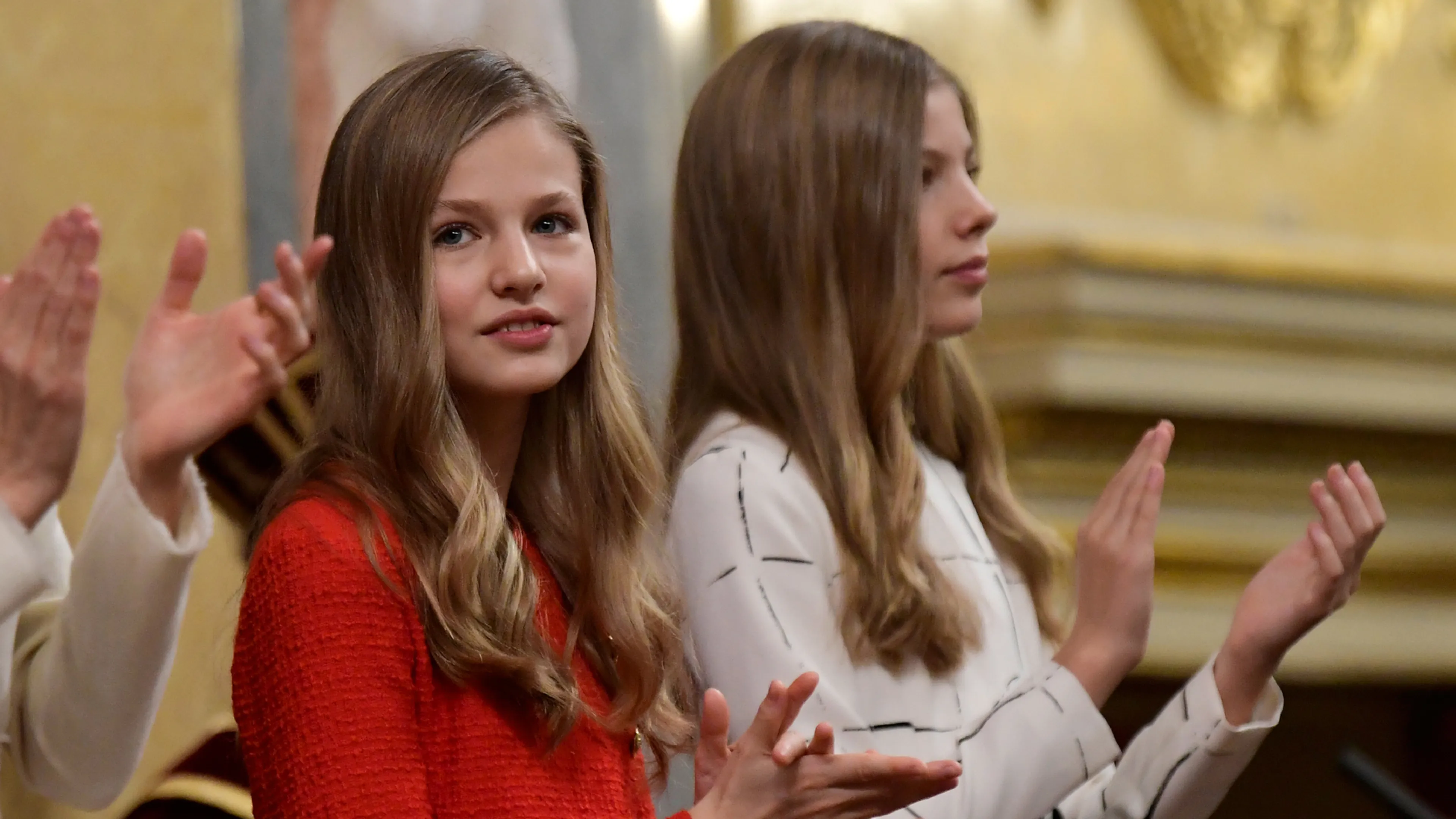 Spaanse prinsessen Leonor en Sofia bij opening parlement