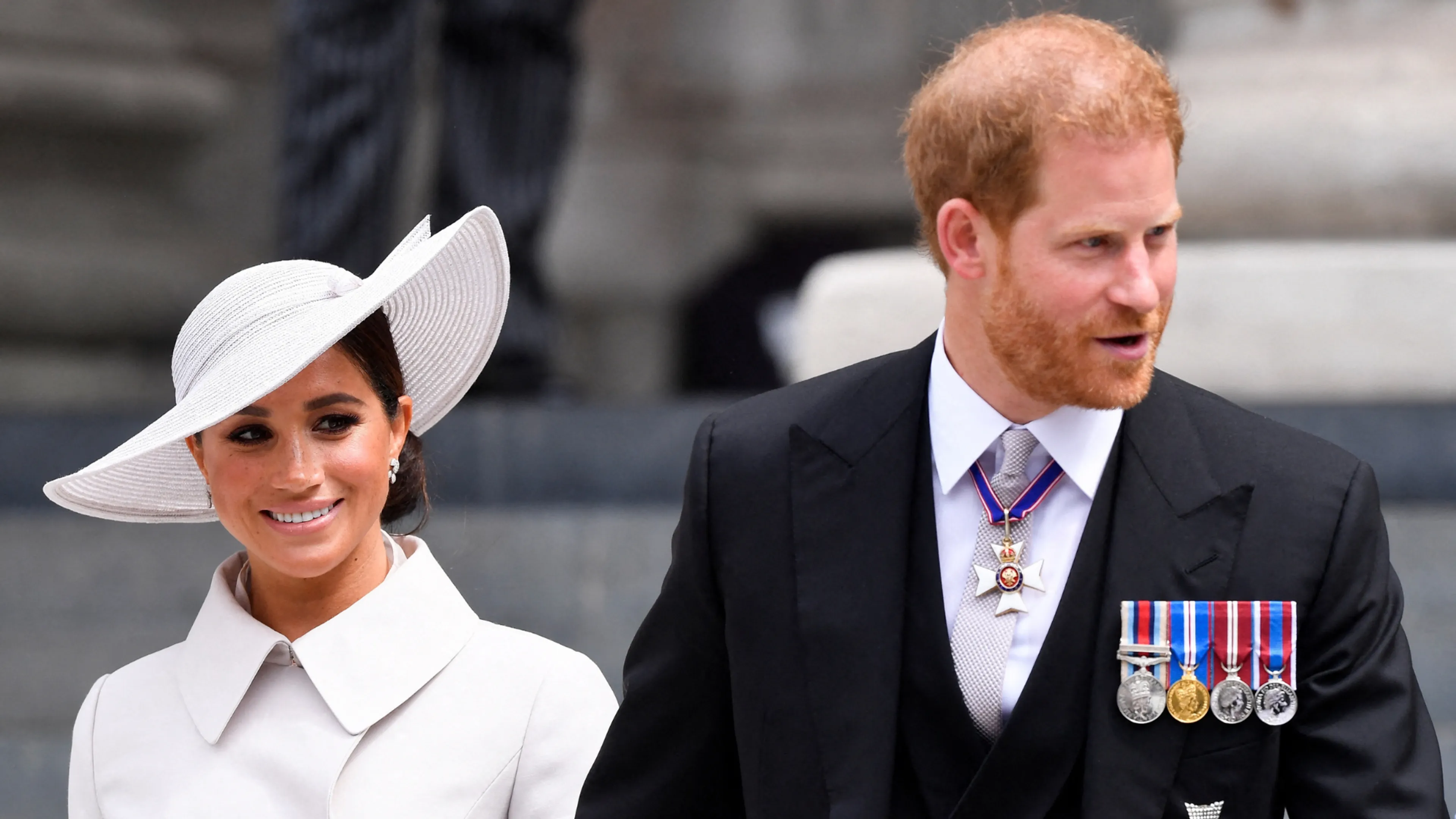 Prins Harry en hertogin Meghan delen kerstkaart mét Archie en Lilibet