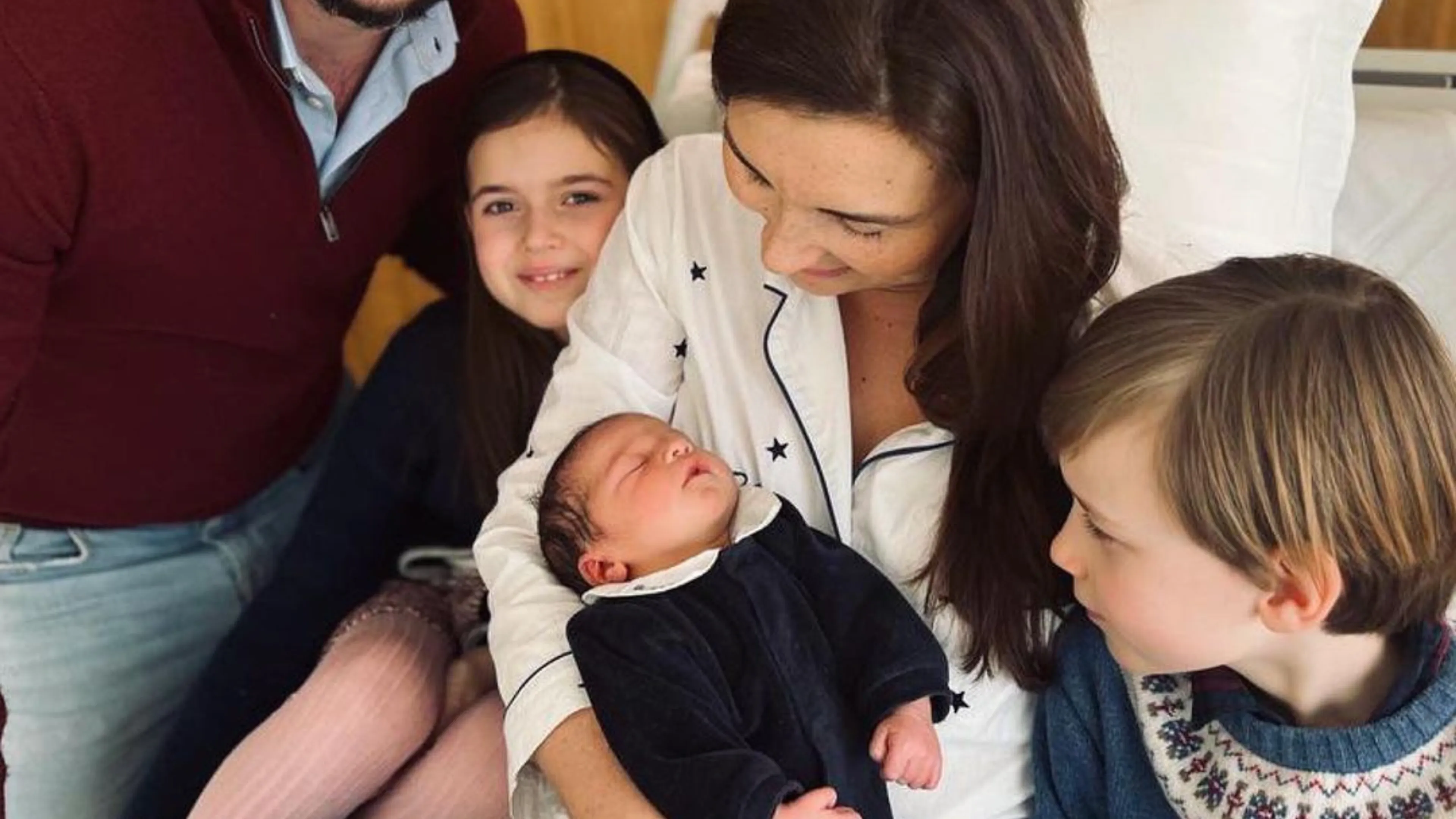 Lief! Luxemburgse hof deelt eerste foto van pasgeboren prins Balthasar