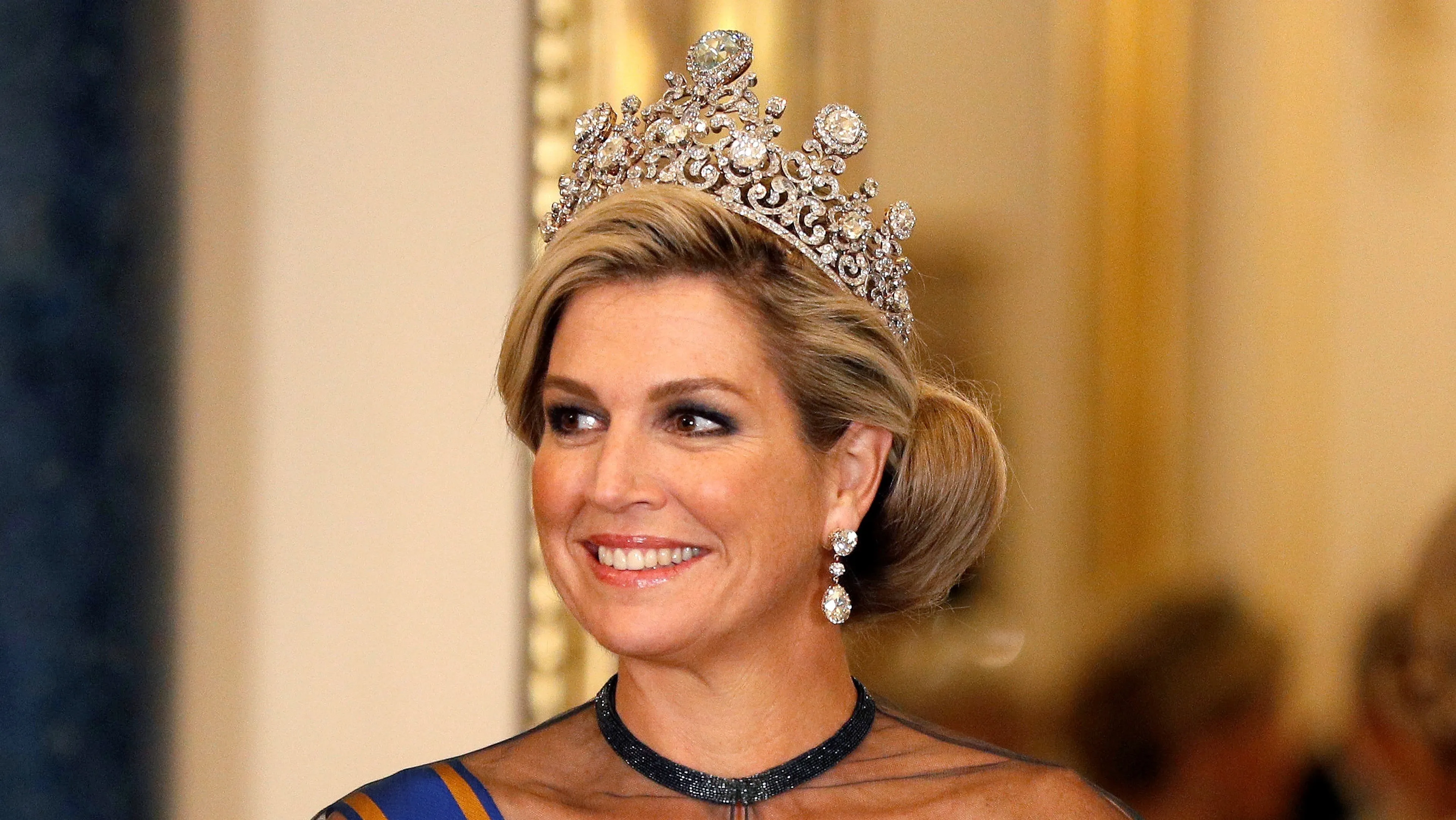 Video: Het is zover: Máxima draagt de kostbare Stuart diamant
