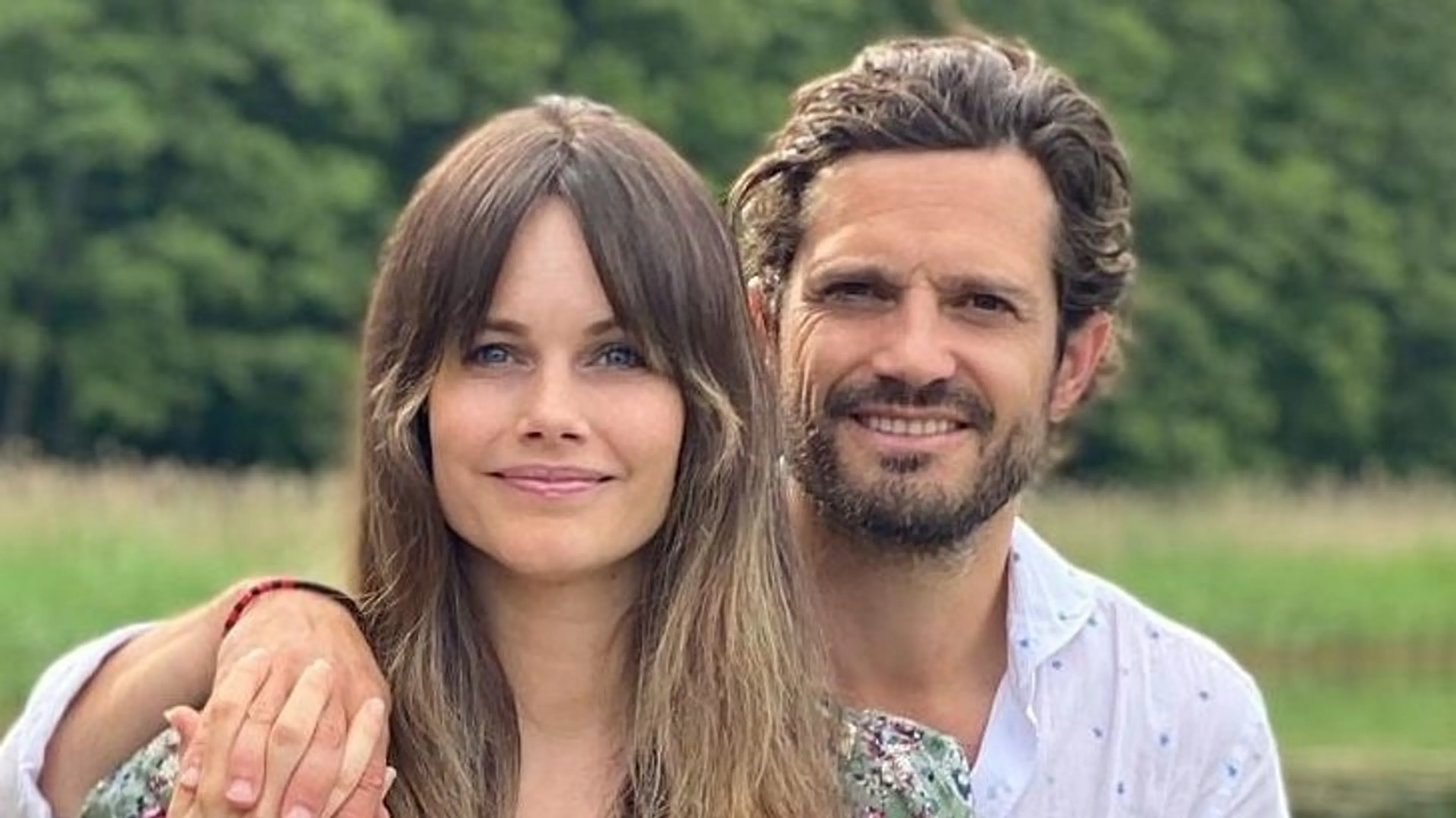 Carl Philip en Sofia delen eerste familiefoto met Julian