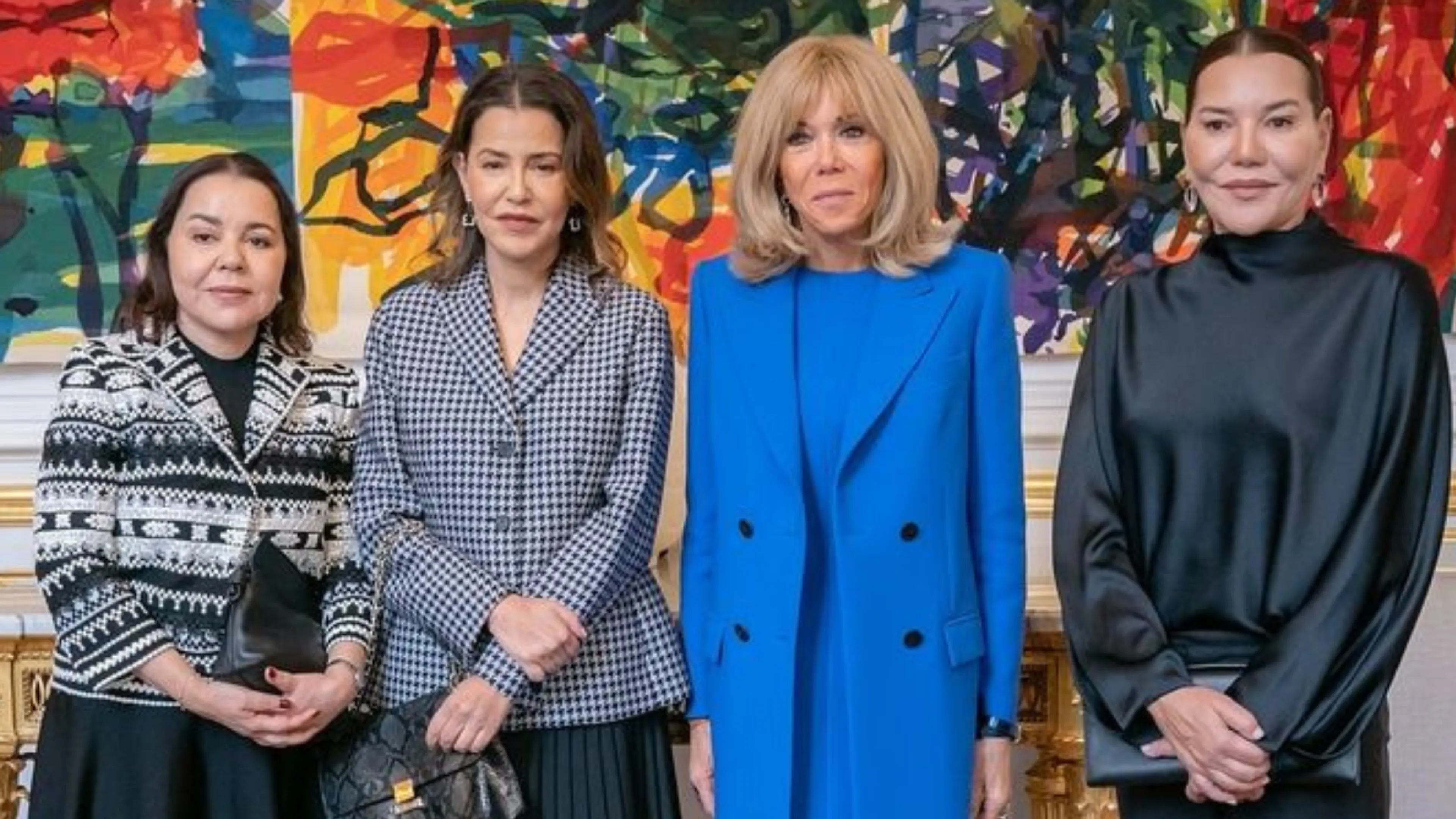 Unieke foto: zussen van koning Mohammed lunchen in Parijs