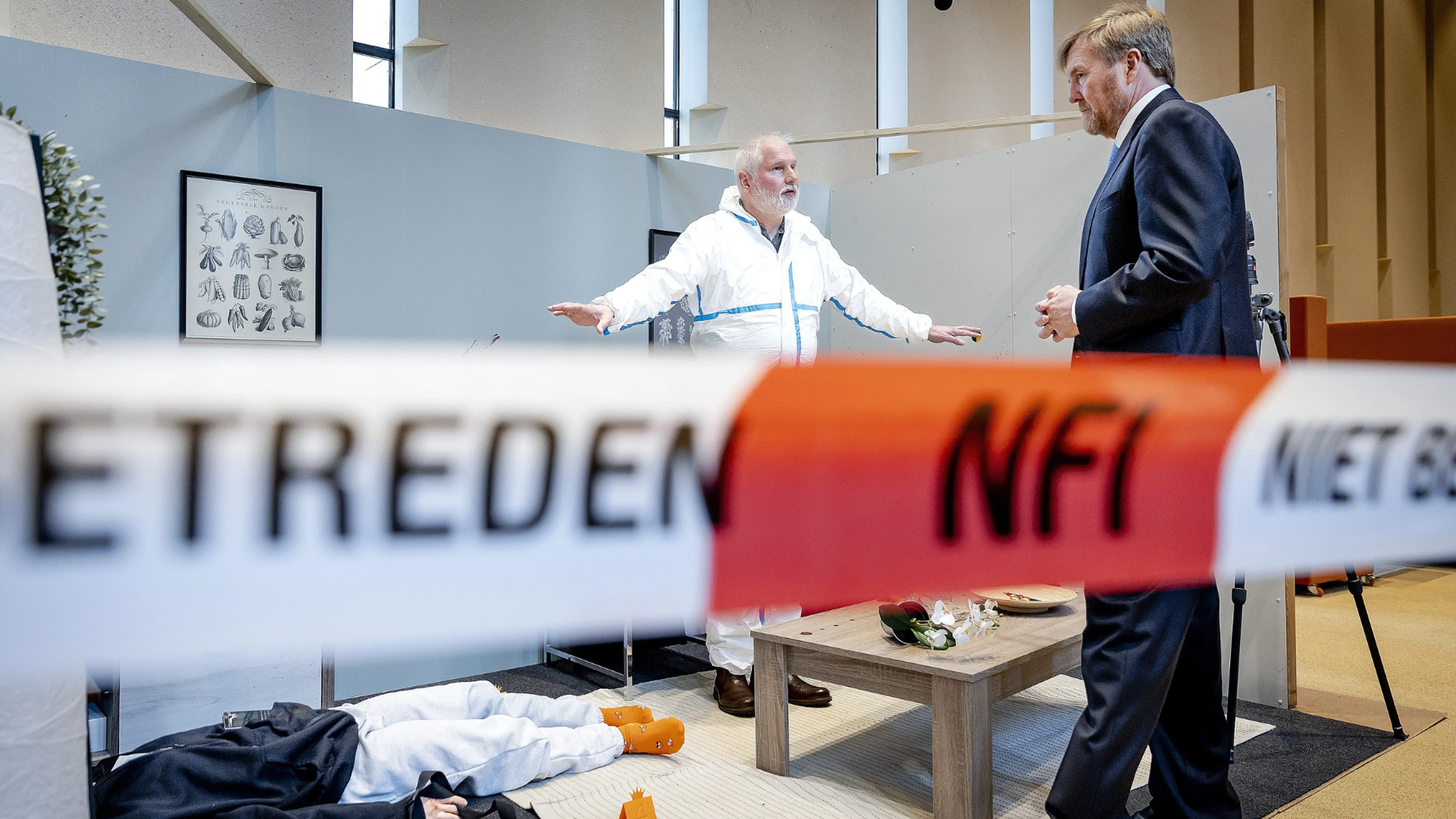 Koning Willem-Alexander op bezoek bij het NFI.