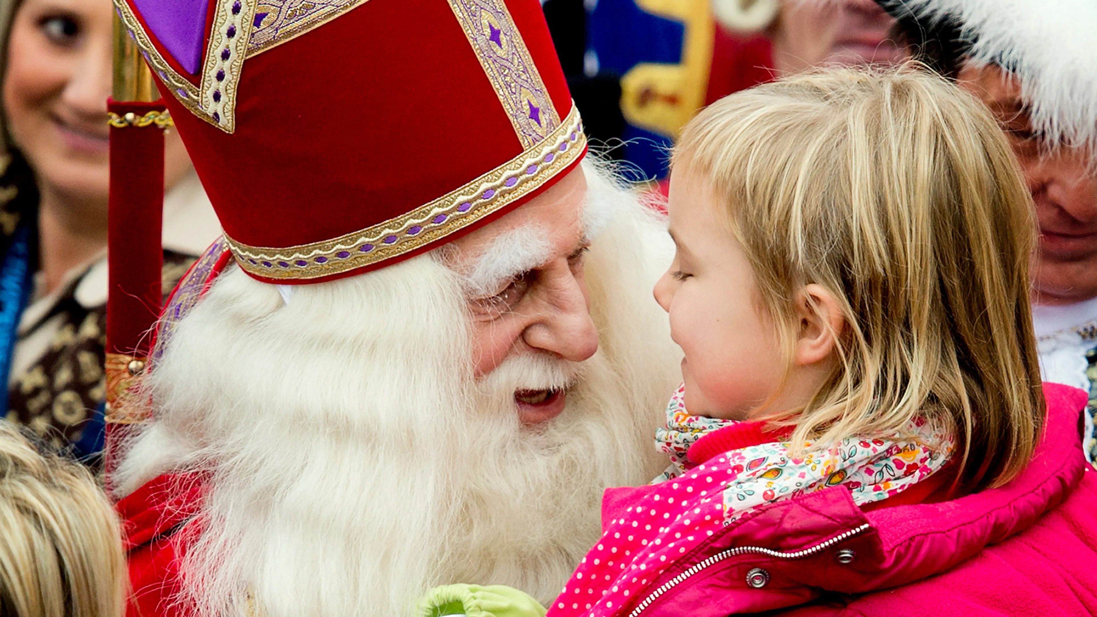 O, kom er eens kijken... De Oranjes met de Sint!